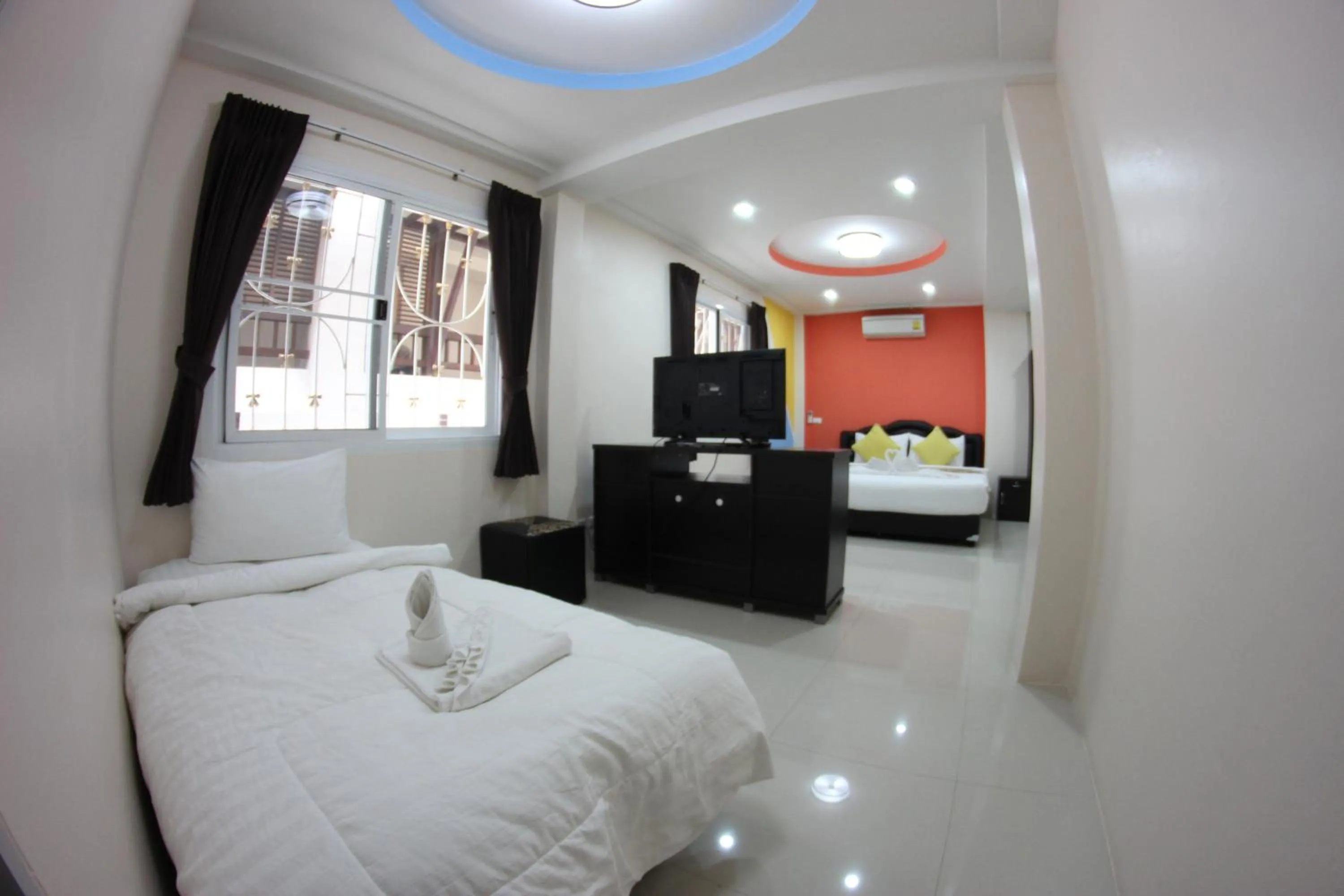 Photo of the whole room, Bed in Tulip Inn