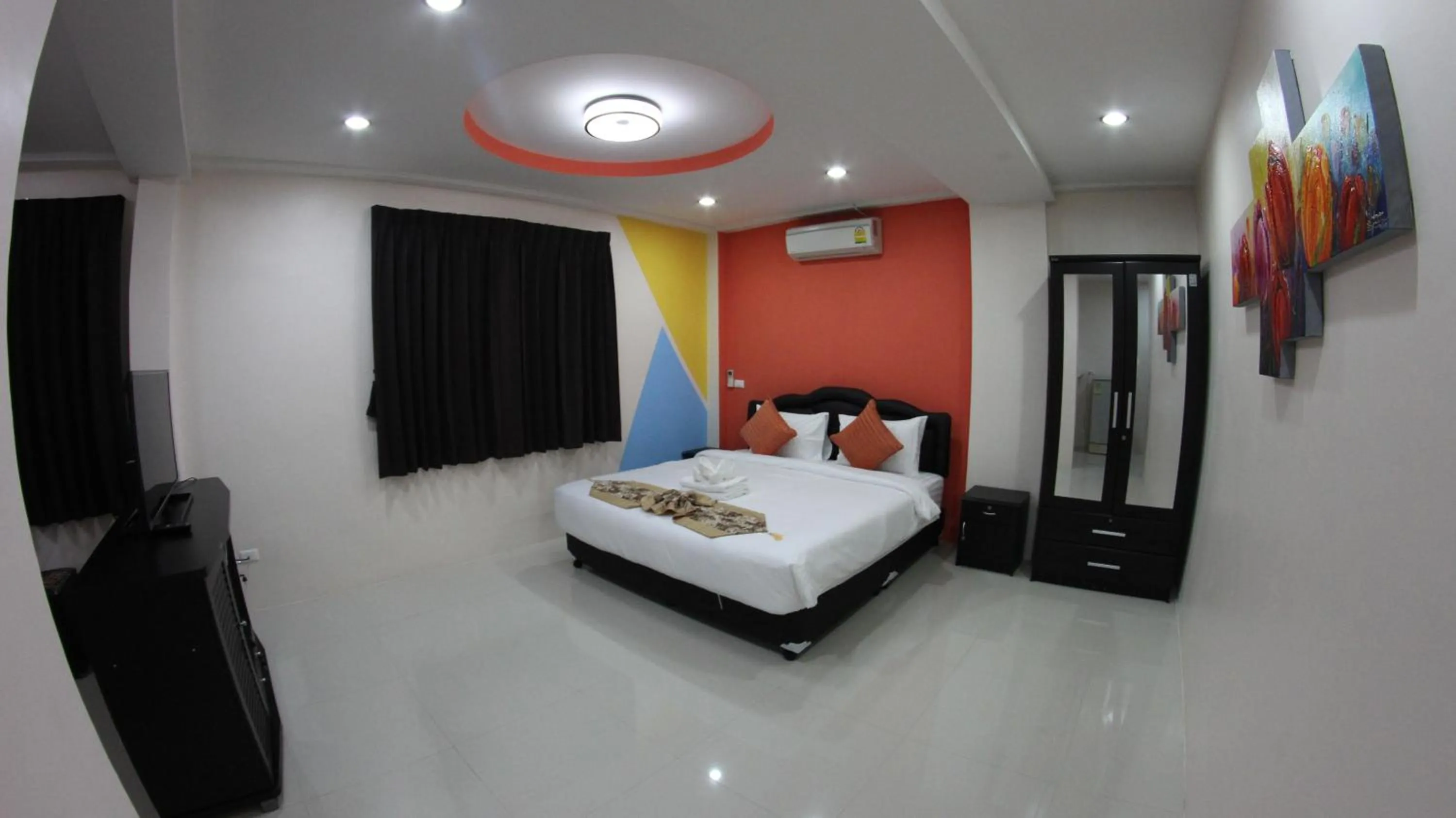 Photo of the whole room, Bed in Tulip Inn