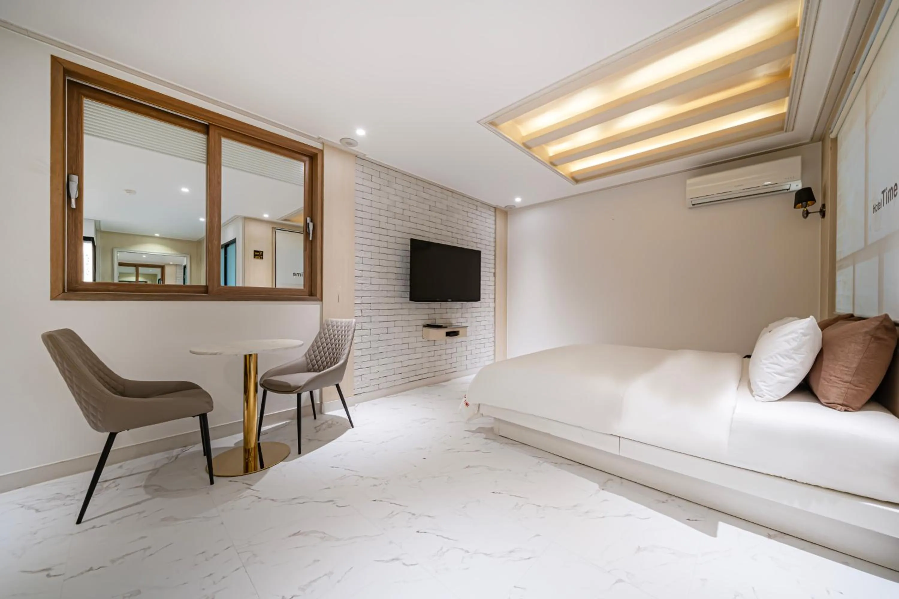 Seating area, Bed in Time Hotel