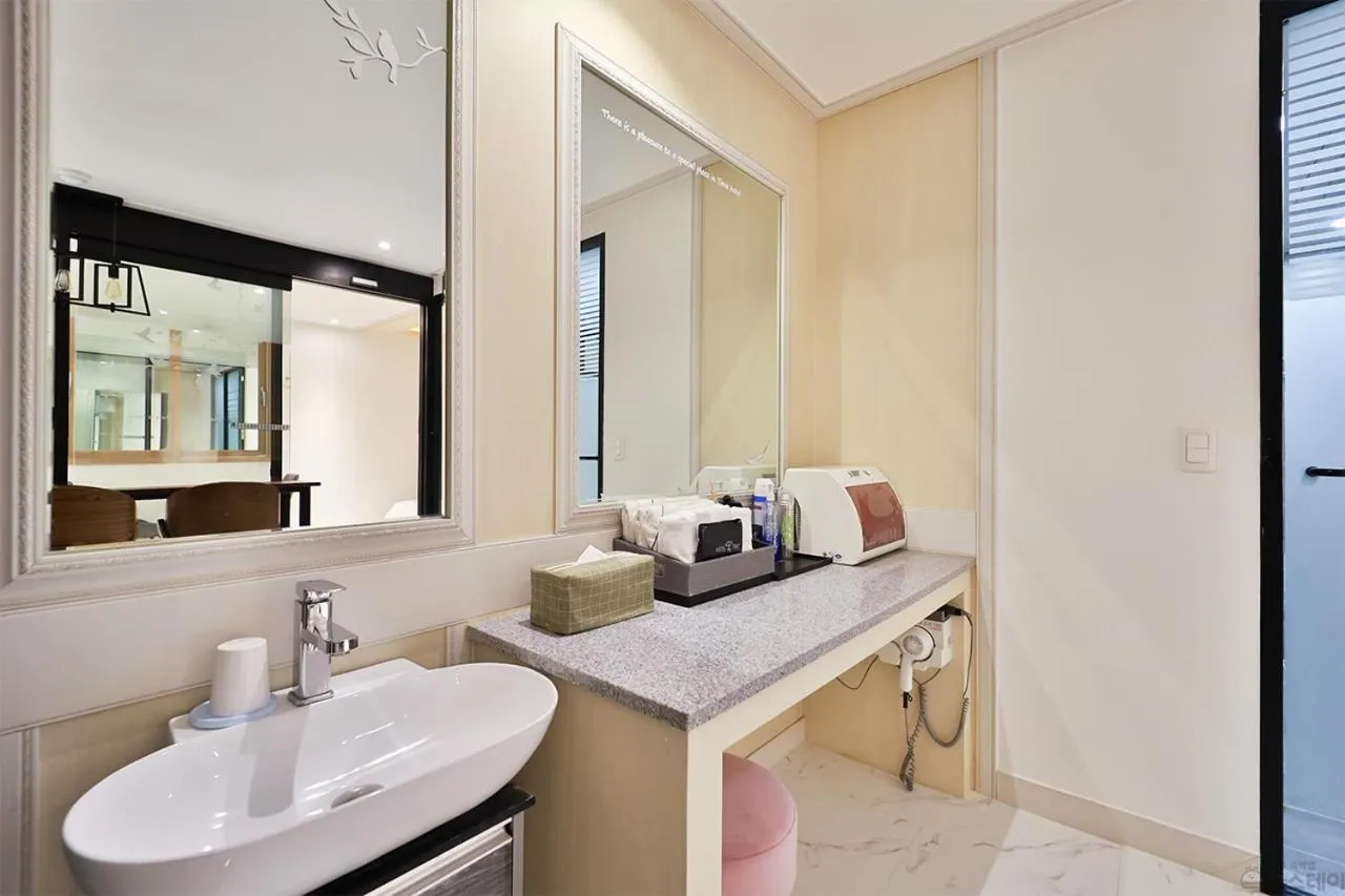 Photo of the whole room in Time Hotel