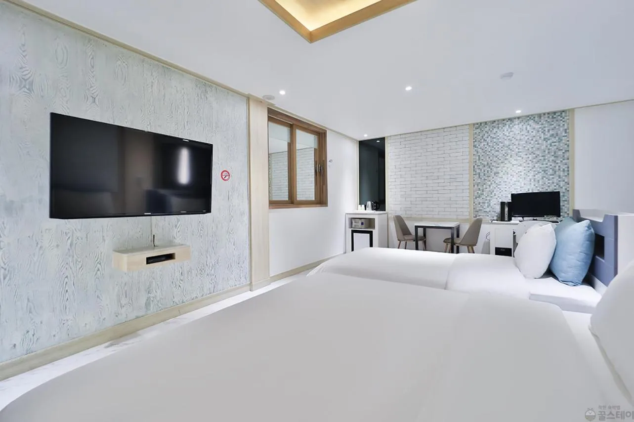 Bedroom, Bed in Time Hotel