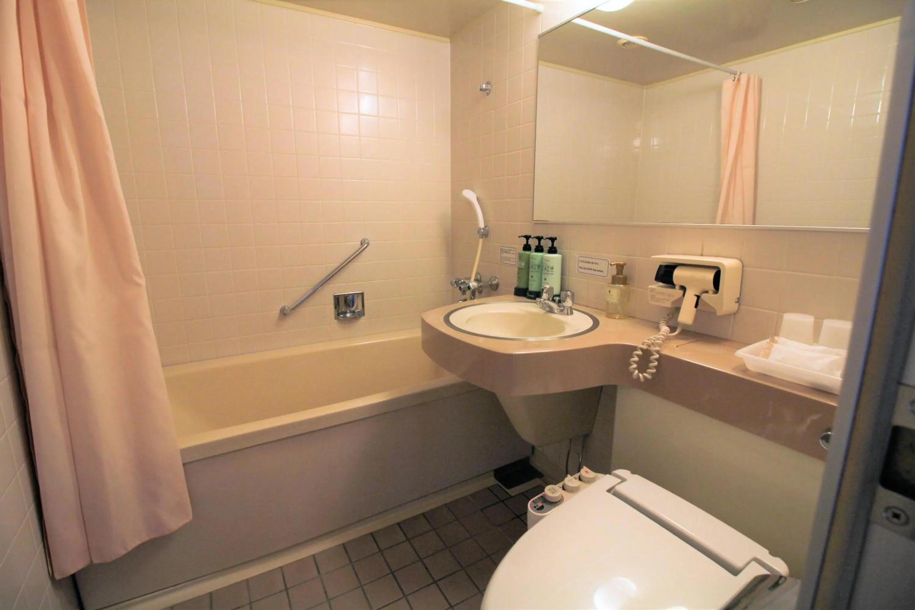 Shower in Neyagawa Trend Hotel