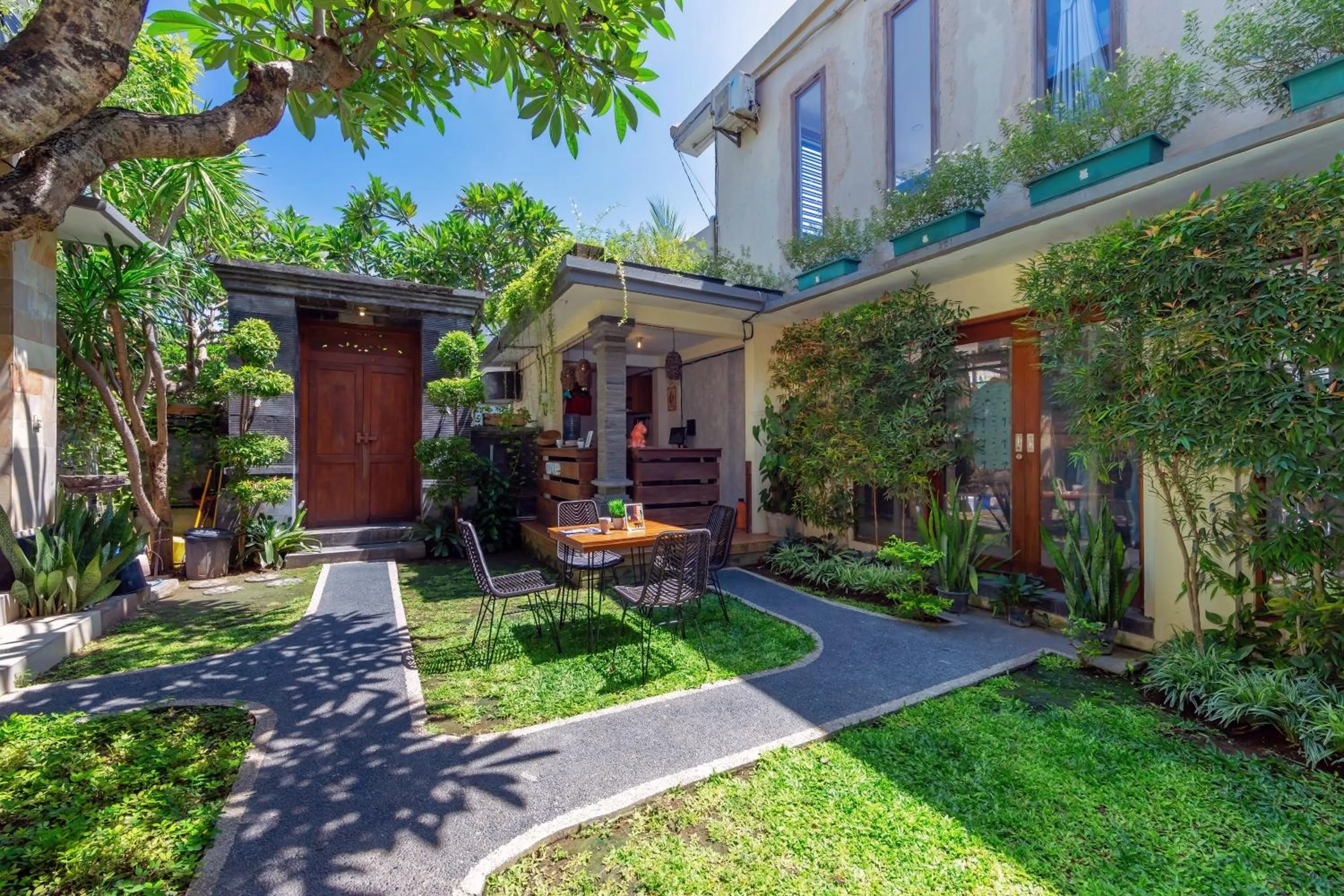 Patio in Cove Raddeyapa