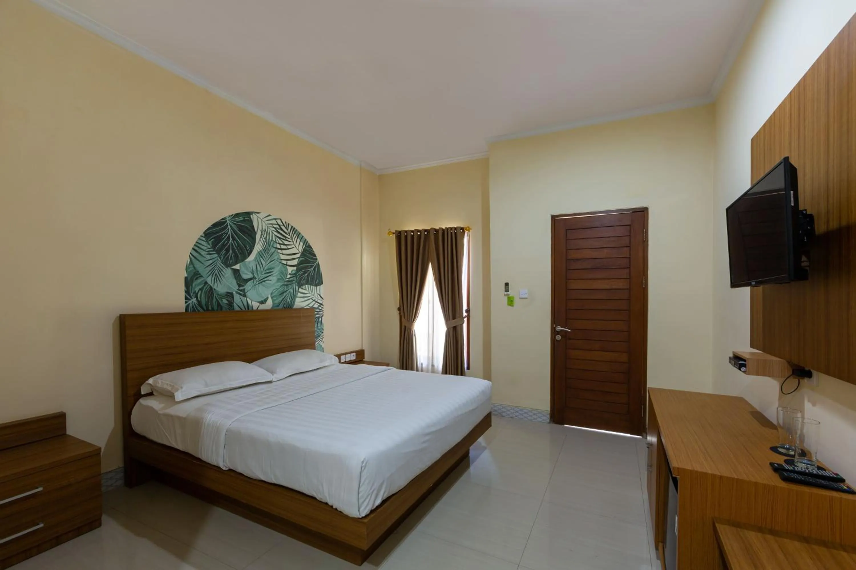 Photo of the whole room, Bed in Cove Raddeyapa