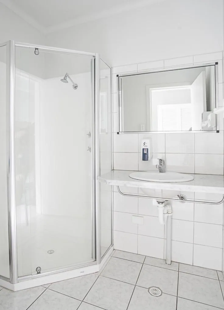 Bathroom in Port Arthur Motor Inn