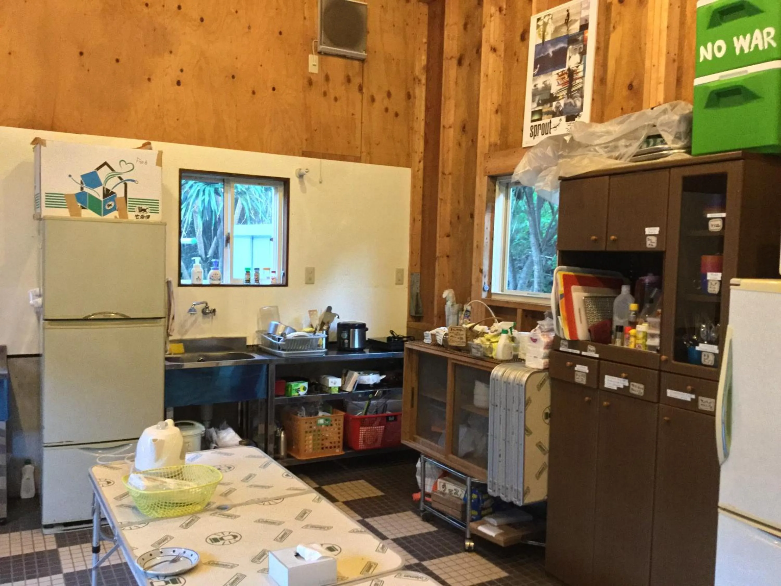 Communal kitchen in Shanti Bungalow