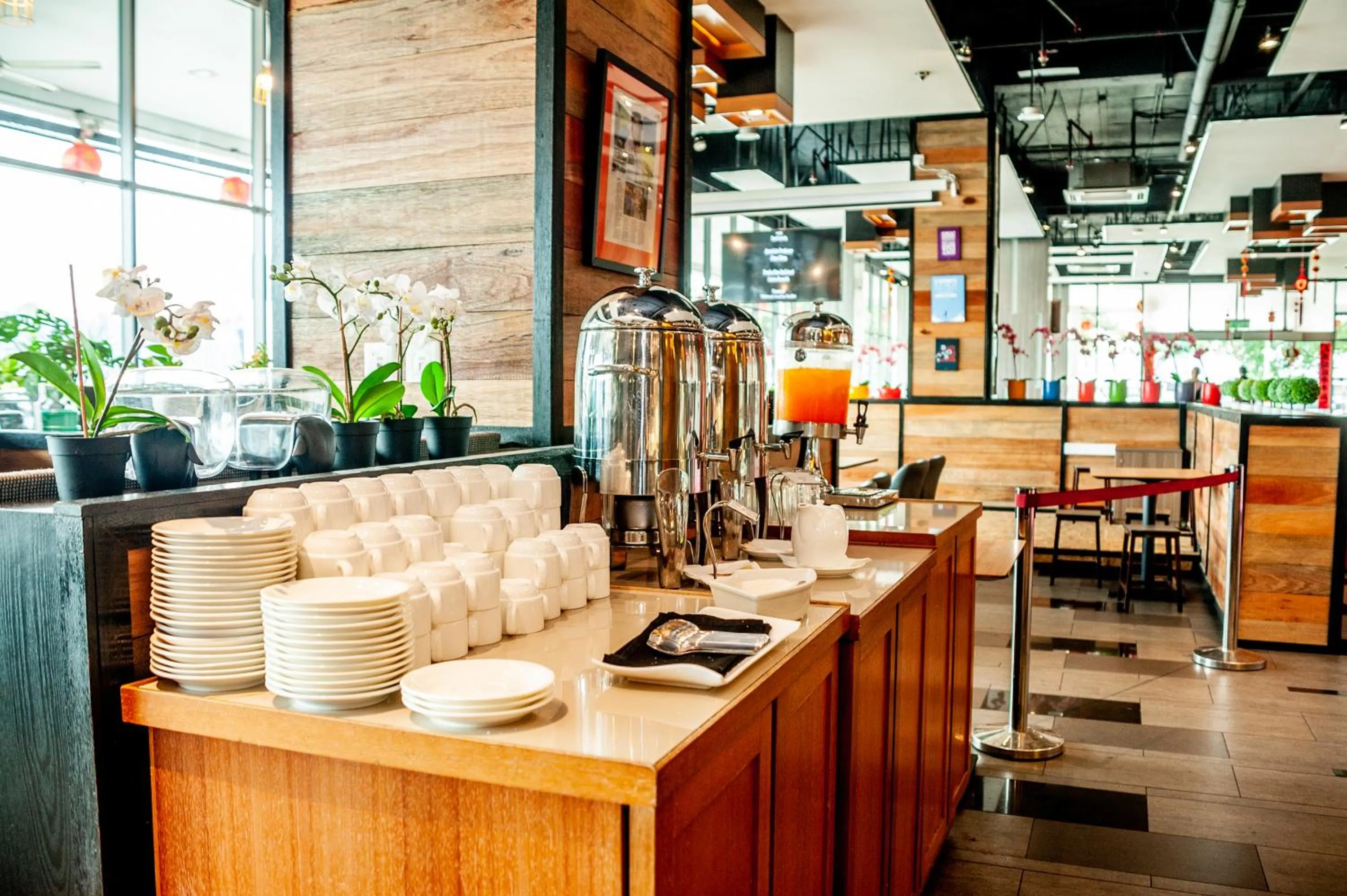 Restaurant/places to eat in KIP Hotel