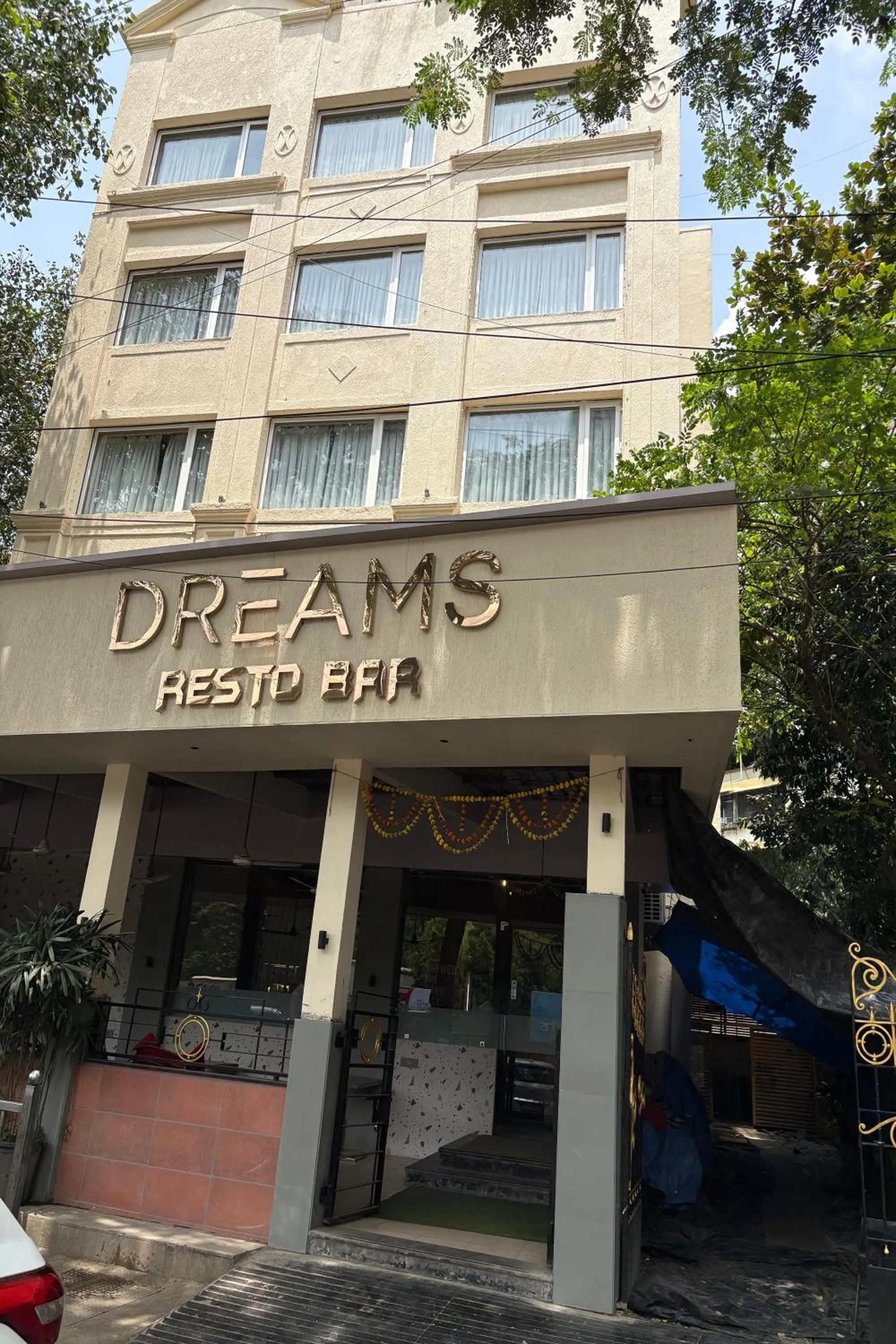 Restaurant/places to eat in Dream Residency Hotels Pvt Ltd