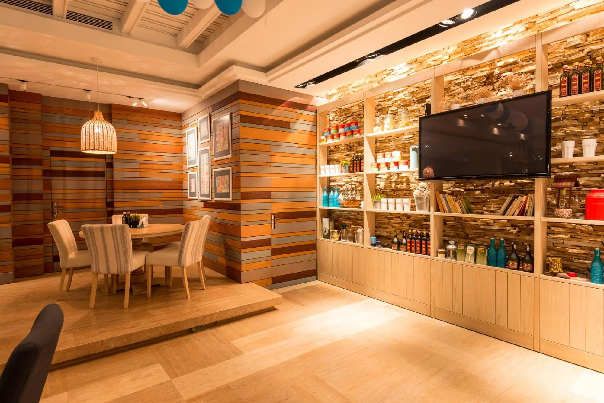 Library in Hotel Tyulenovo