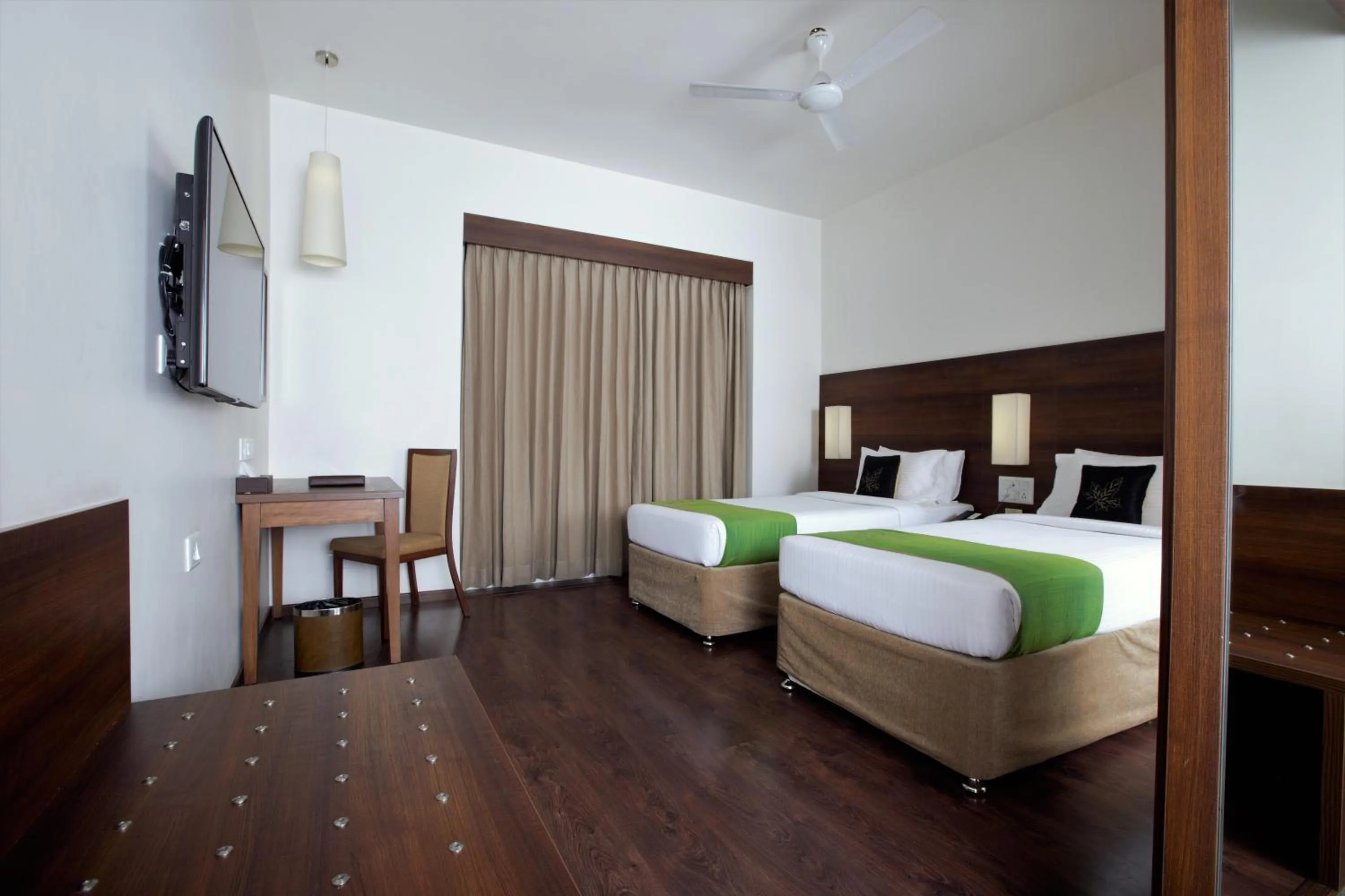 Photo of the whole room, Bed in Temple Tree Hotel