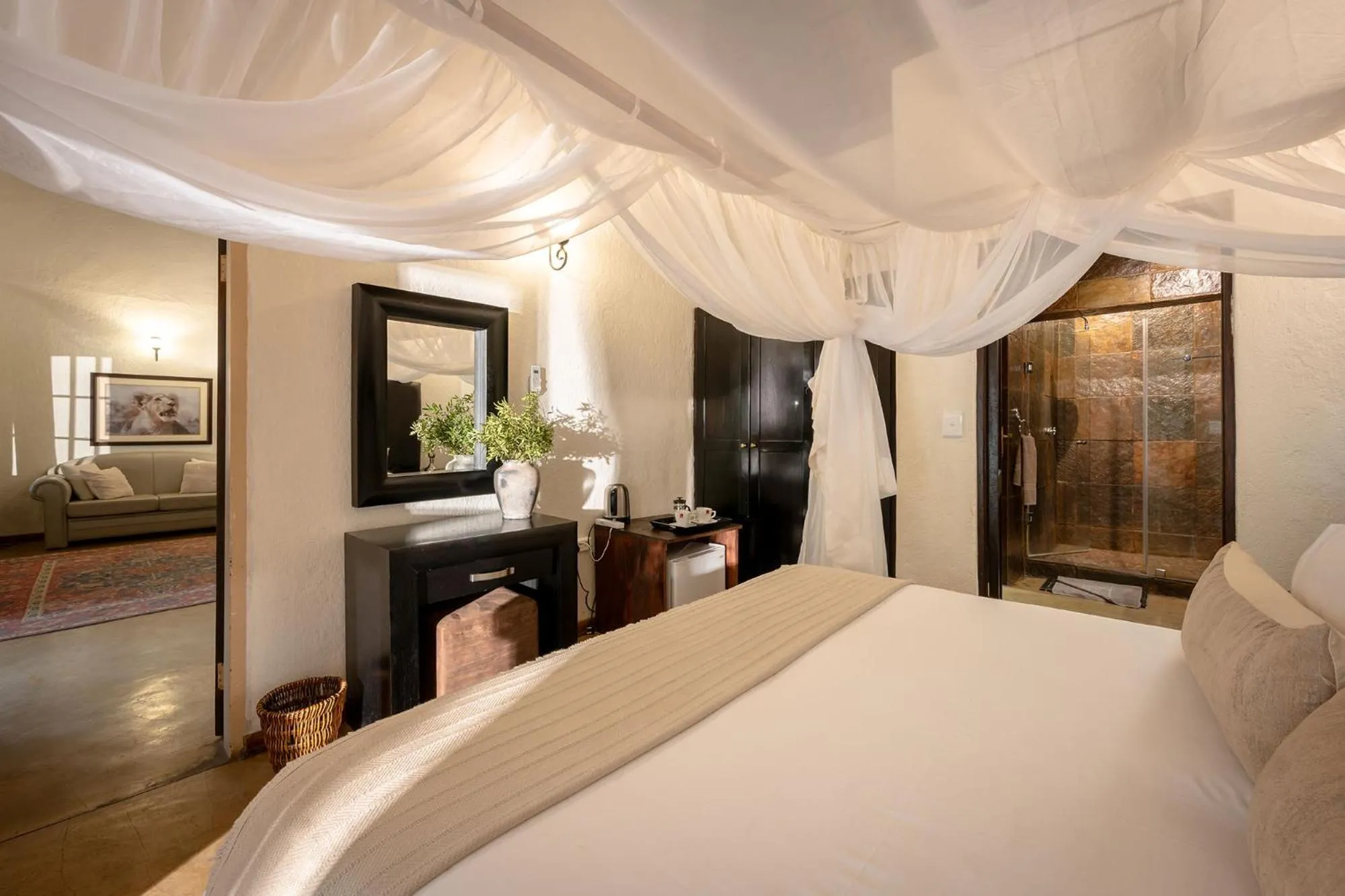 Property building, Bed in Karongwe- Shiduli Safari Lodge