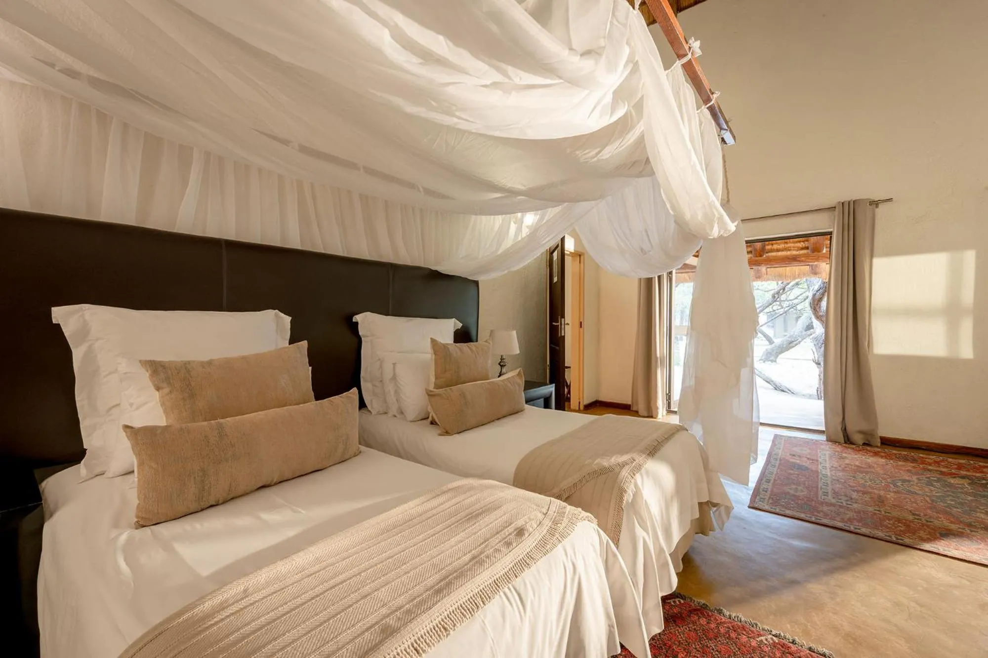 Property building, Bed in Karongwe- Shiduli Safari Lodge