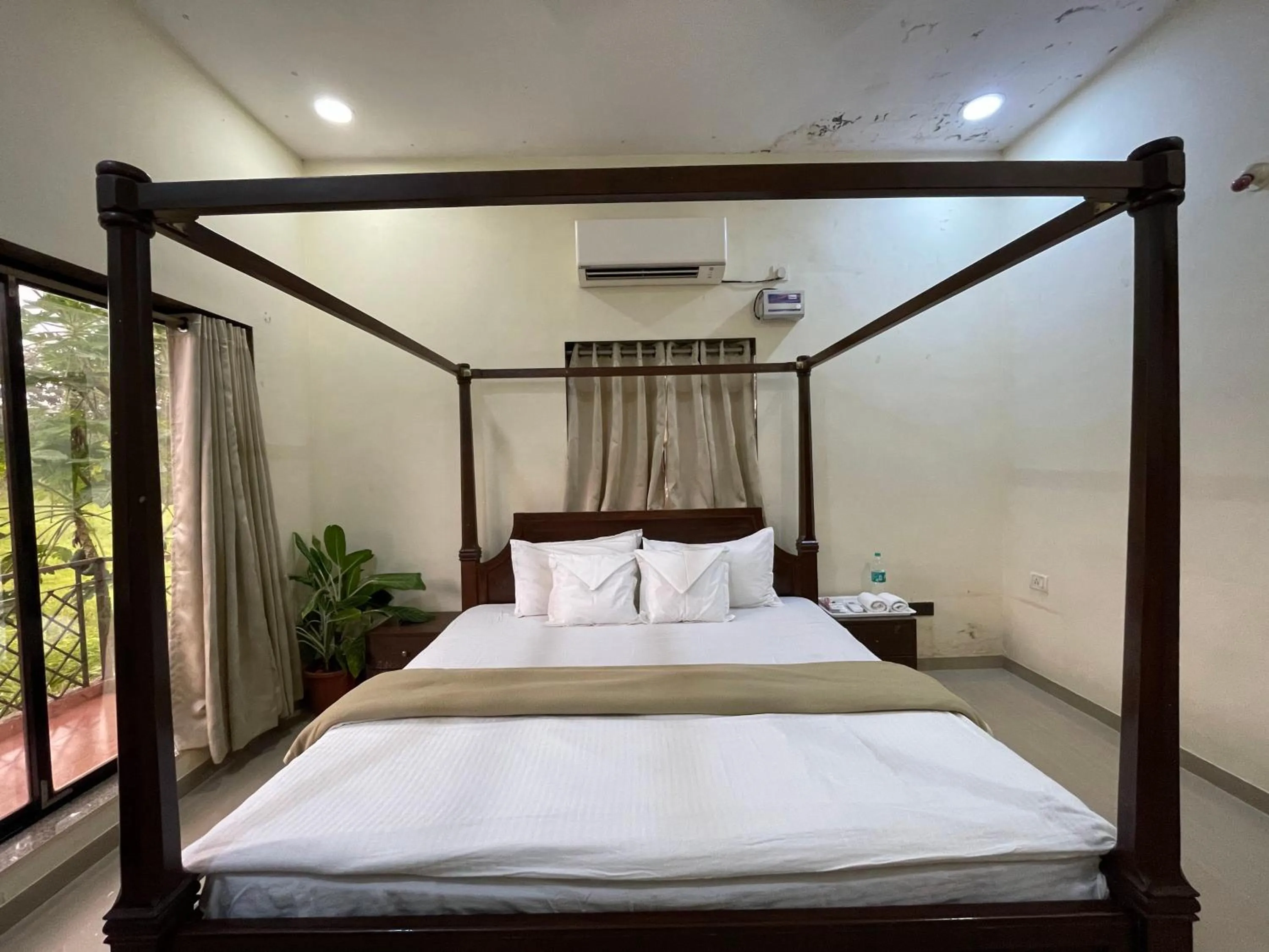 Bed in Surve Natures Resort - Chiplun