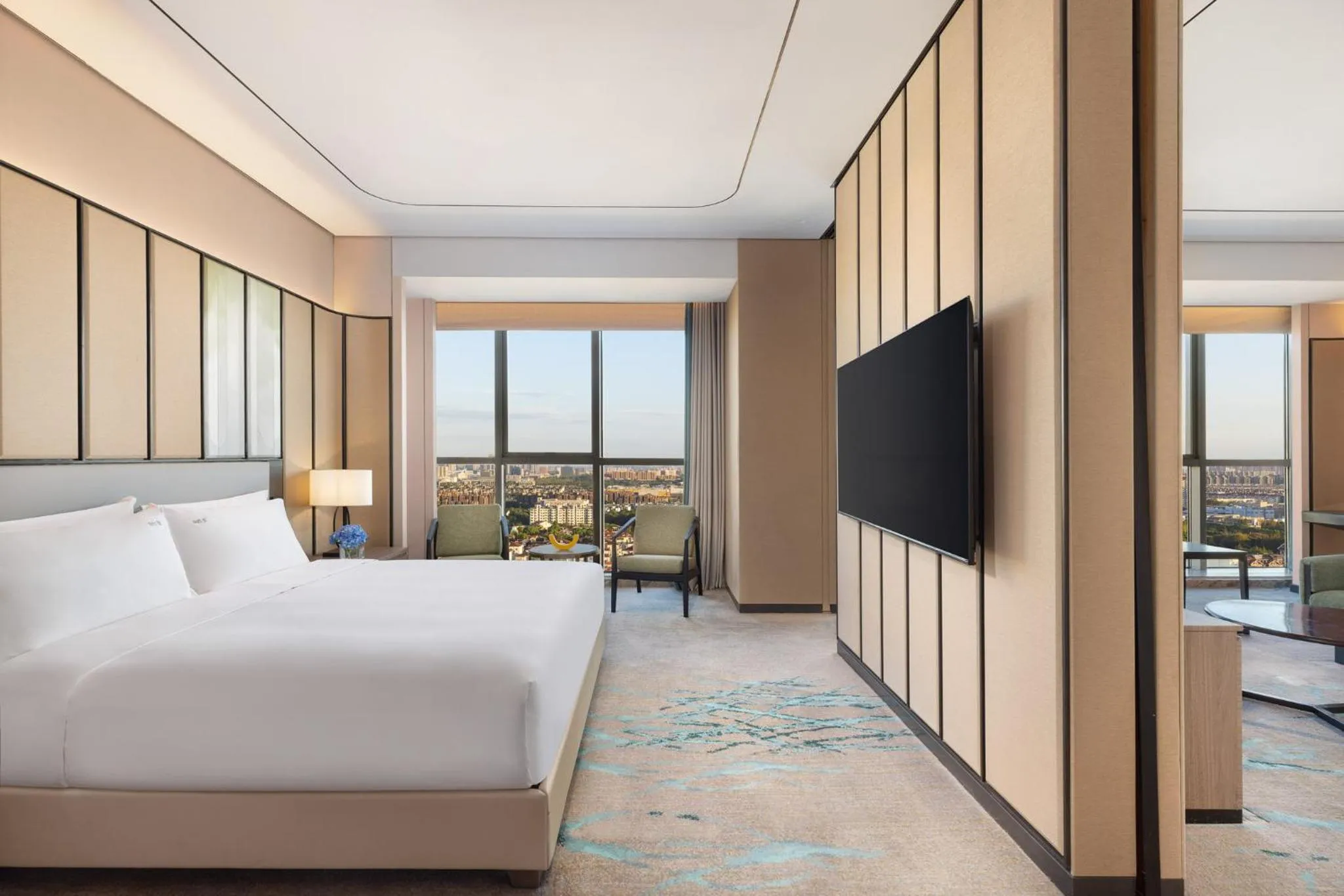 Photo of the whole room, Bed in Holiday Inn Shanghai Minhang Center by IHG