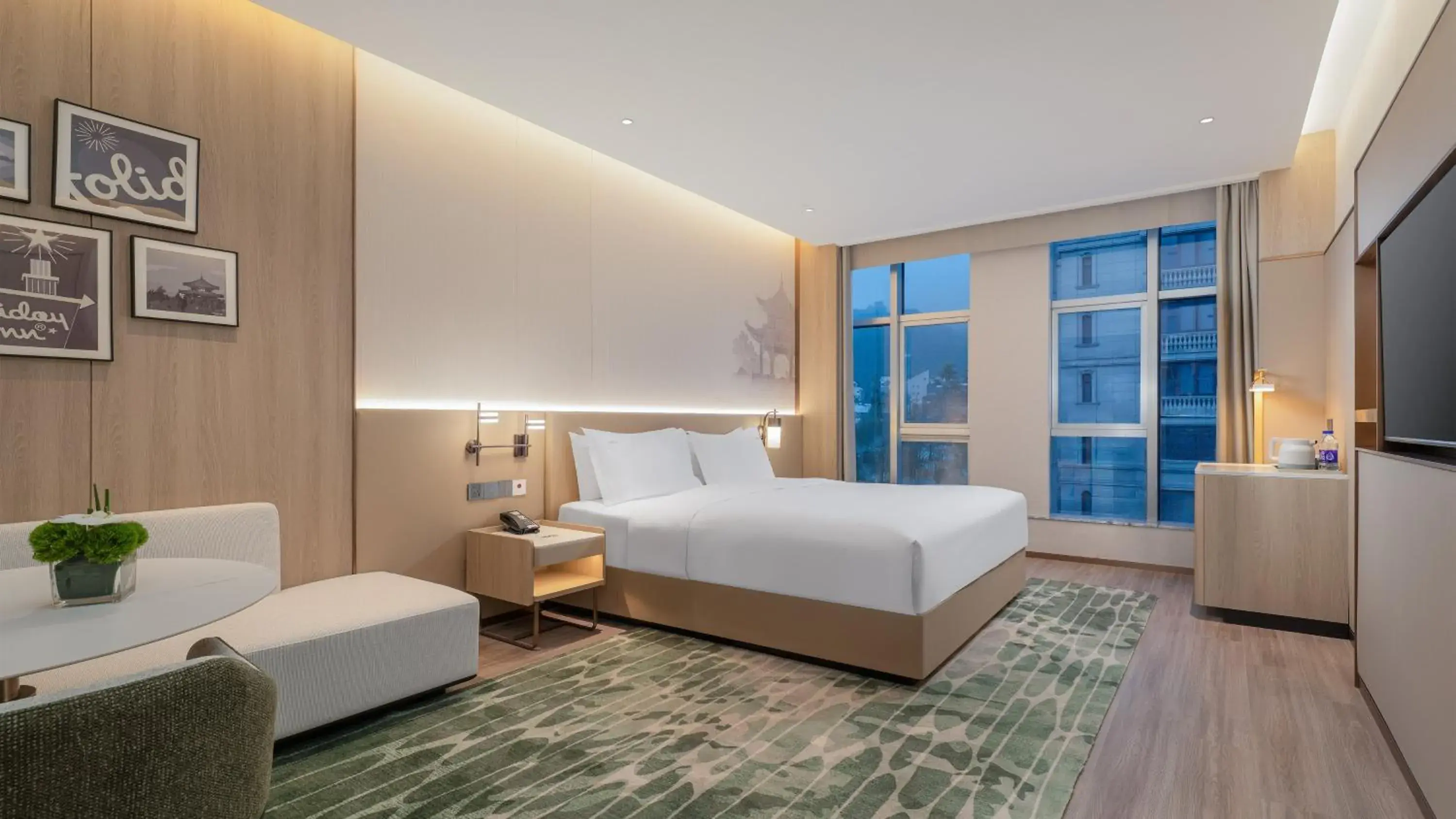 Premium King Room - Disability Access in Holiday Inn Jinan Thousand Buddha Mountain by IHG Premium King Room - Disability Access in Holiday Inn Jinan Thousand Buddha Mountain by IHG