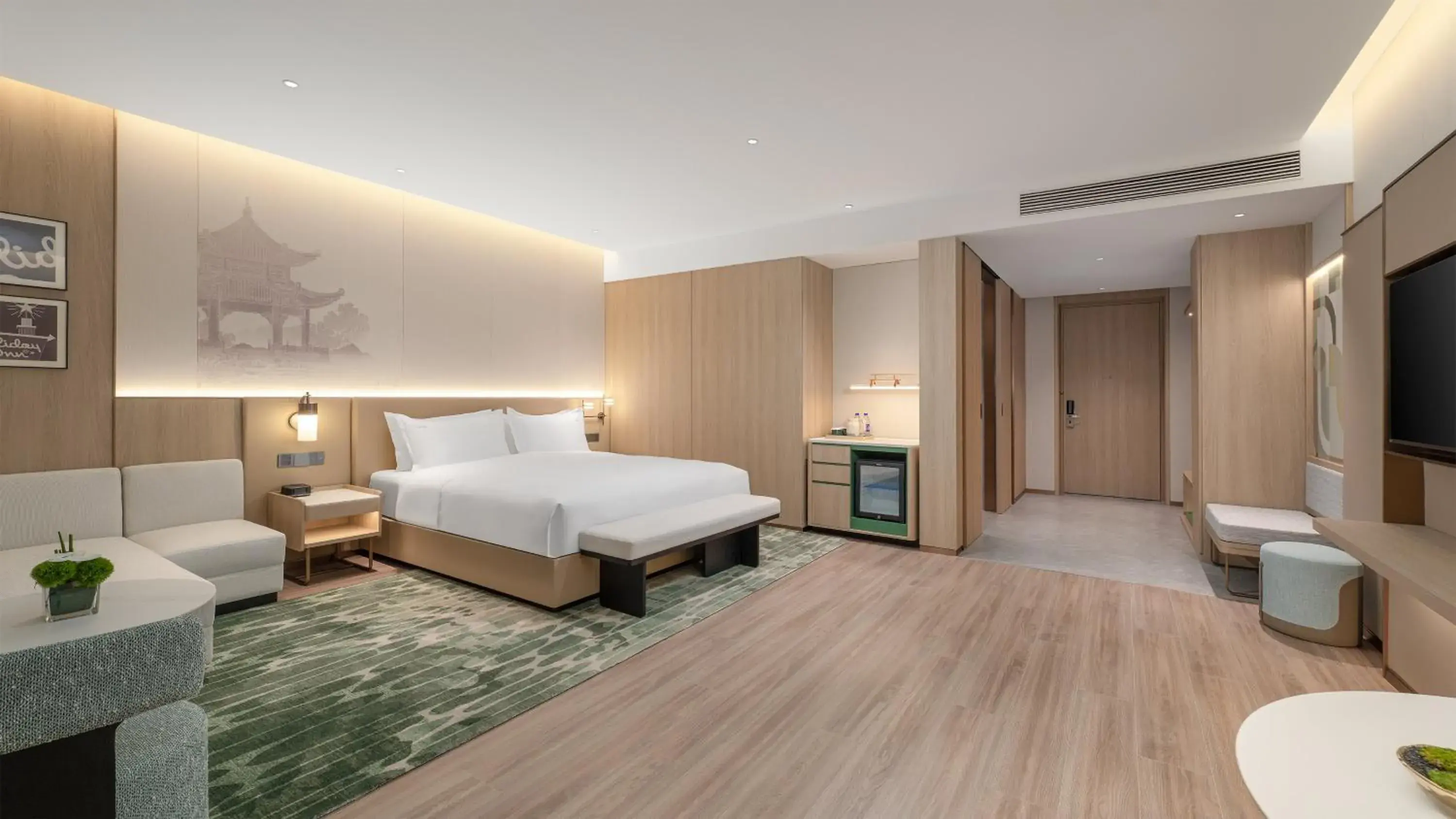 Premium King Room in Holiday Inn Jinan Thousand Buddha Mountain by IHG Premium King Room in Holiday Inn Jinan Thousand Buddha Mountain by IHG