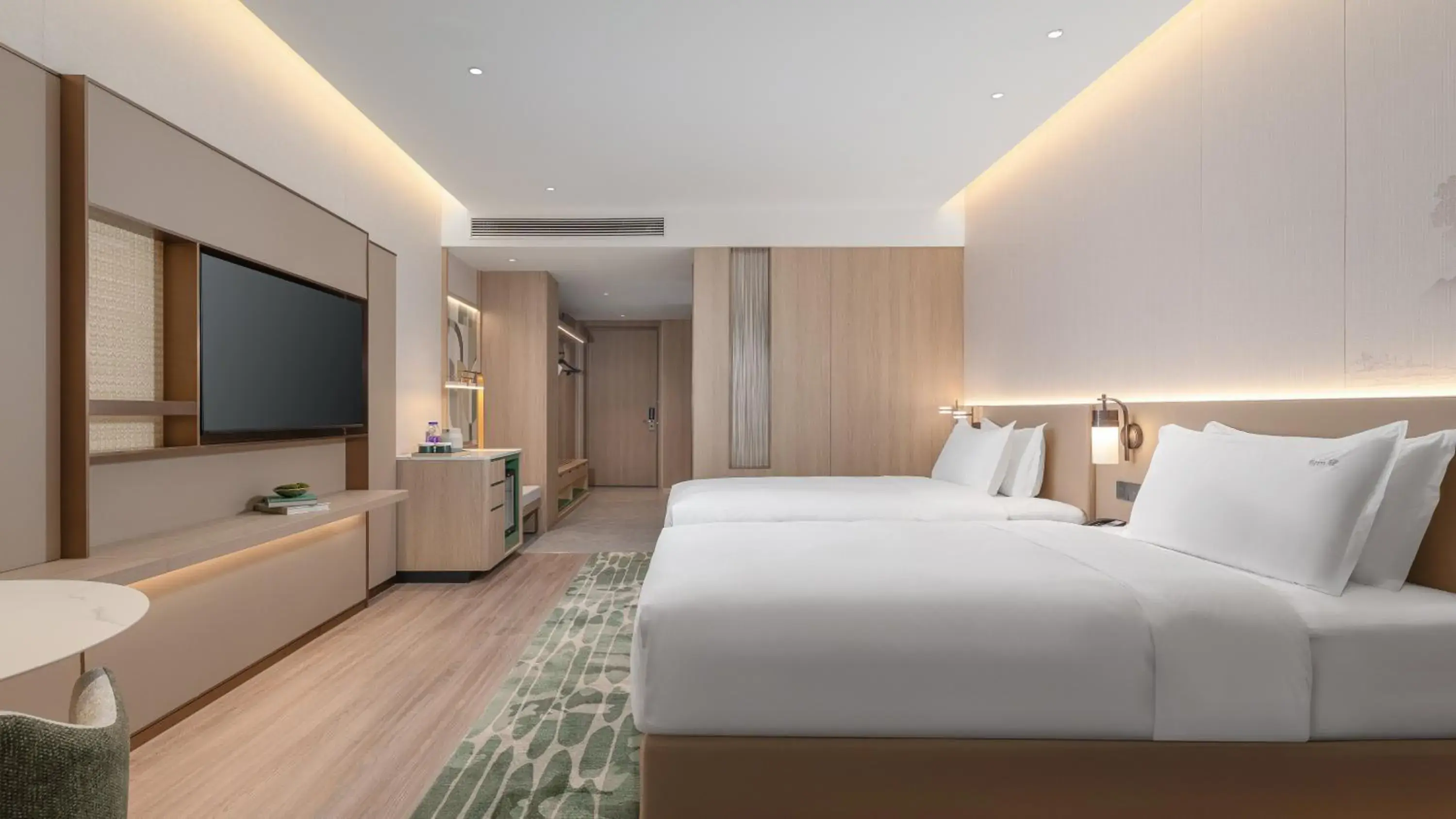 Premium Double Room with Two Double Beds in Holiday Inn Jinan Thousand Buddha Mountain by IHG Premium Double Room with Two Double Beds in Holiday Inn Jinan Thousand Buddha Mountain by IHG