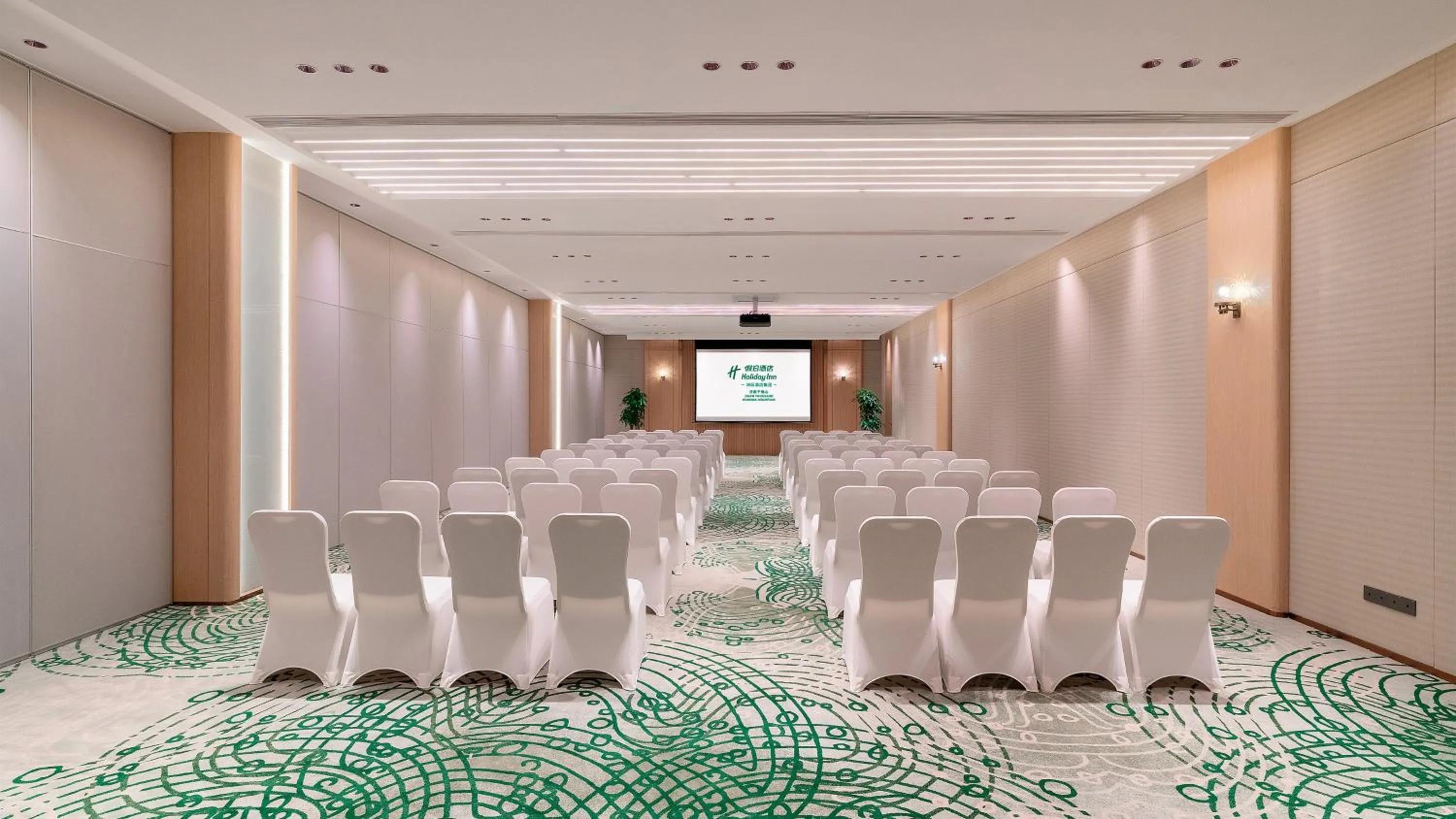 Meeting/conference room in Holiday Inn Jinan Thousand Buddha Mountain by IHG