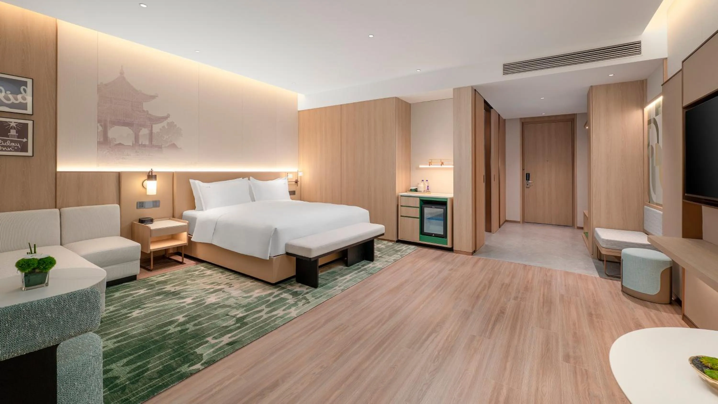 Photo of the whole room, Bed in Holiday Inn Jinan Thousand Buddha Mountain by IHG