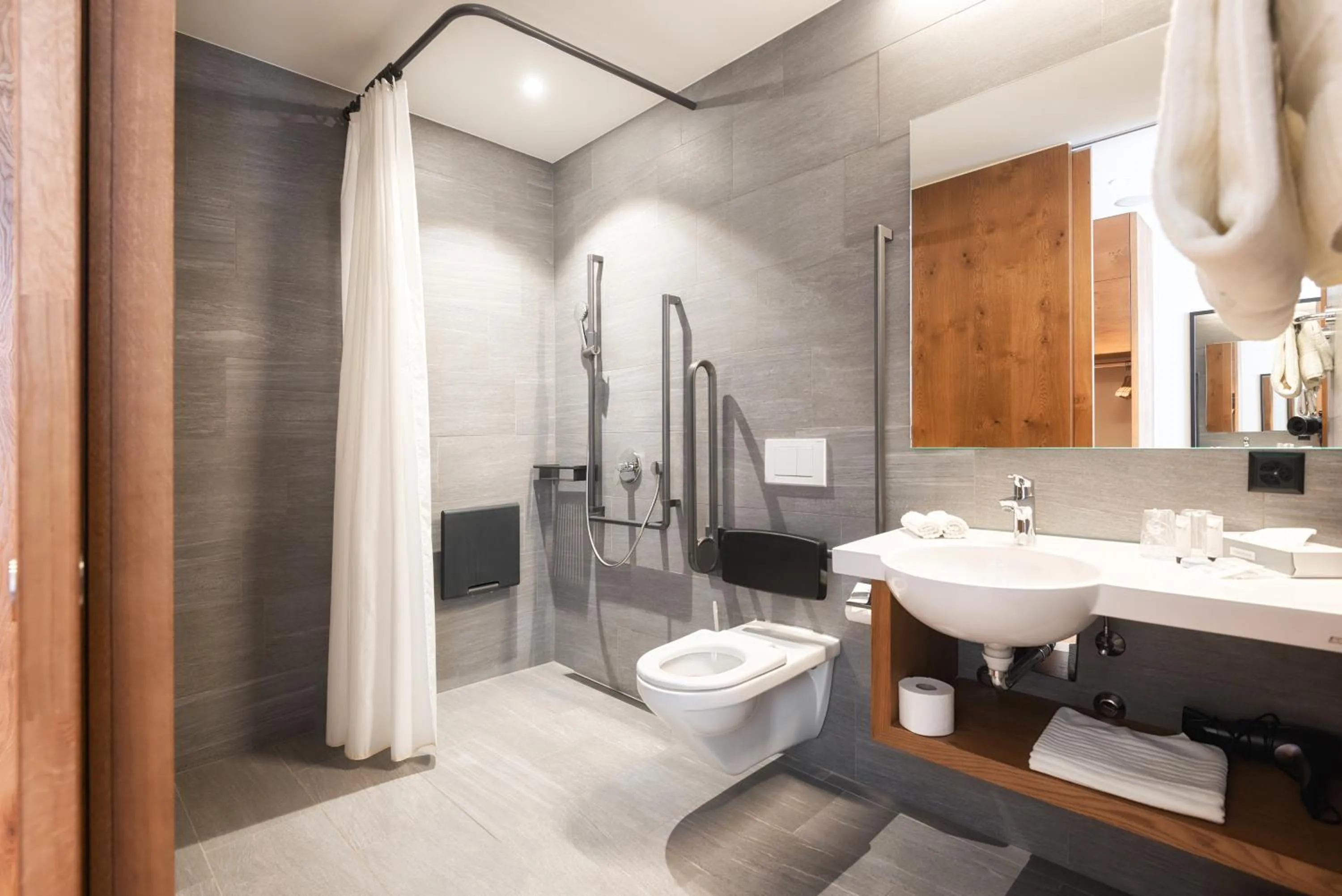 Shower in Hotel one66 (free parking garage)