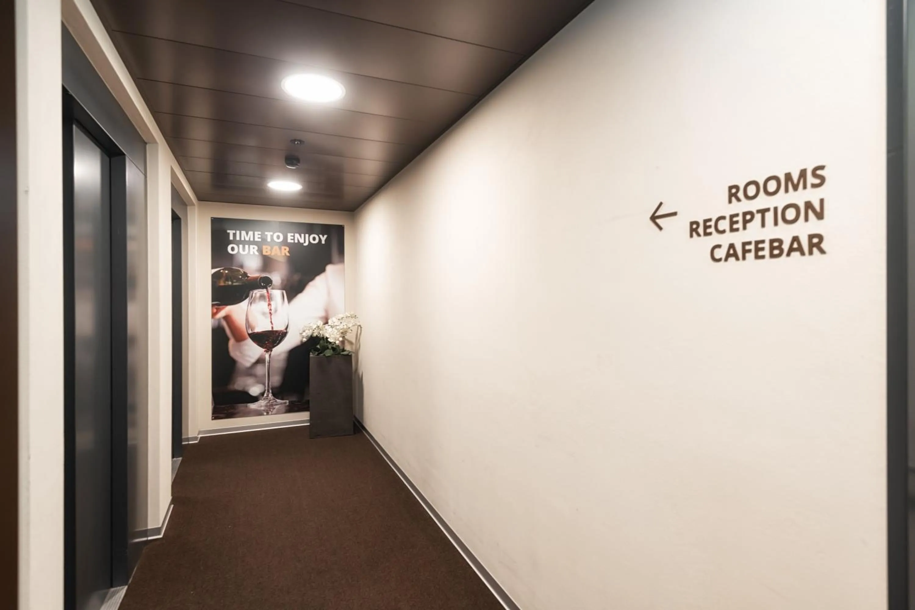 Decorative detail in Hotel one66 (free parking garage)