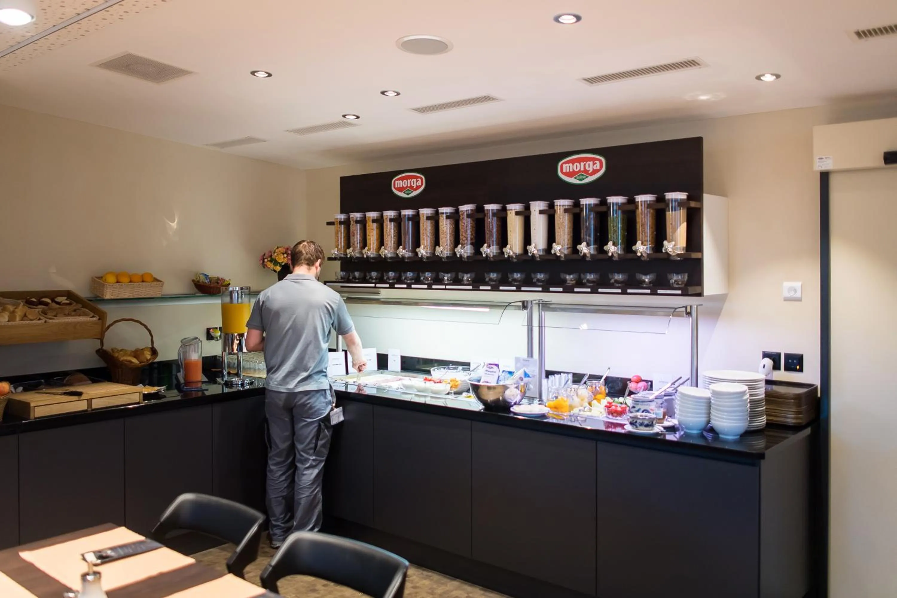 Buffet breakfast in Hotel one66 (free parking garage)