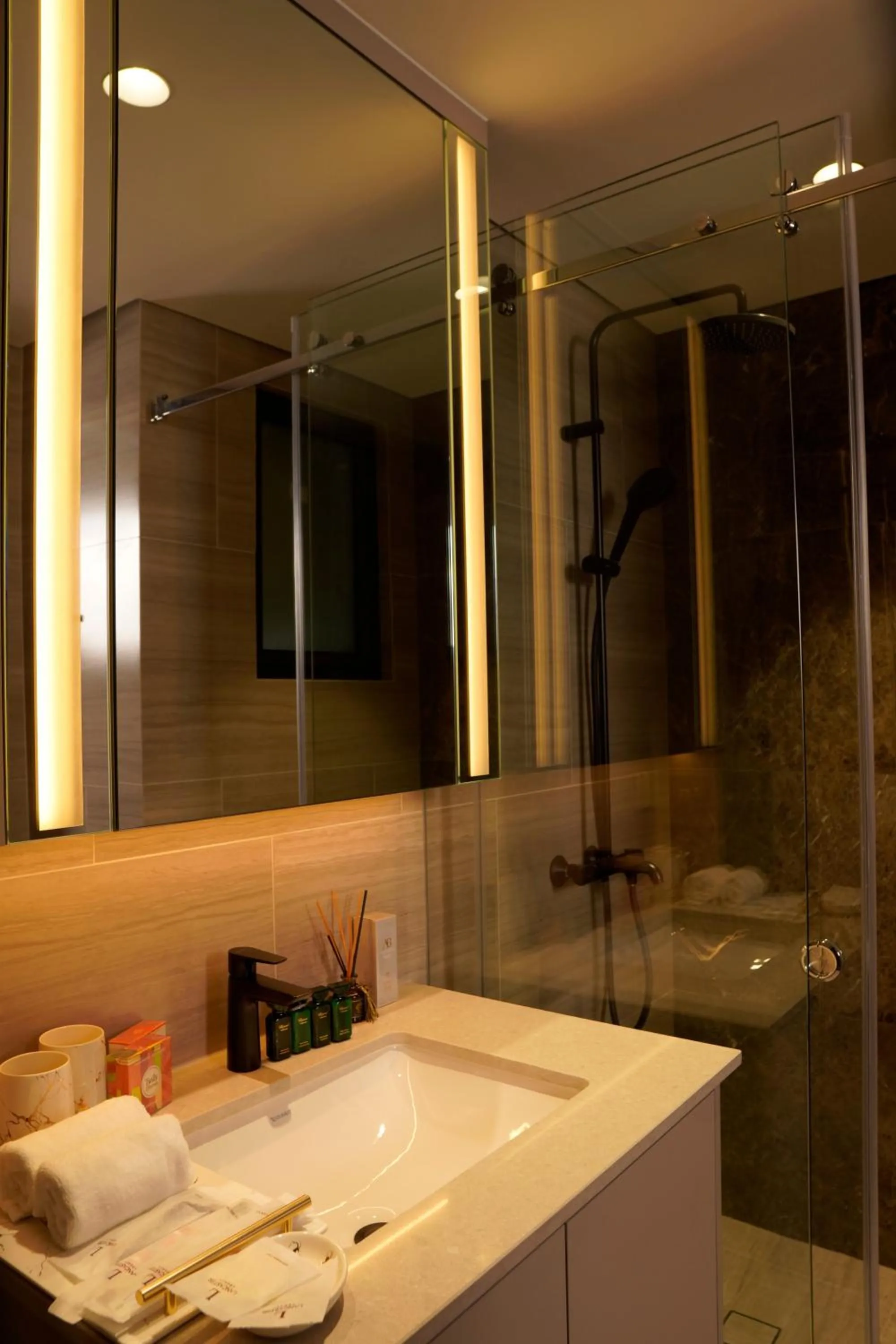 Shower in Lancaster Legacy Hotel & Apartments