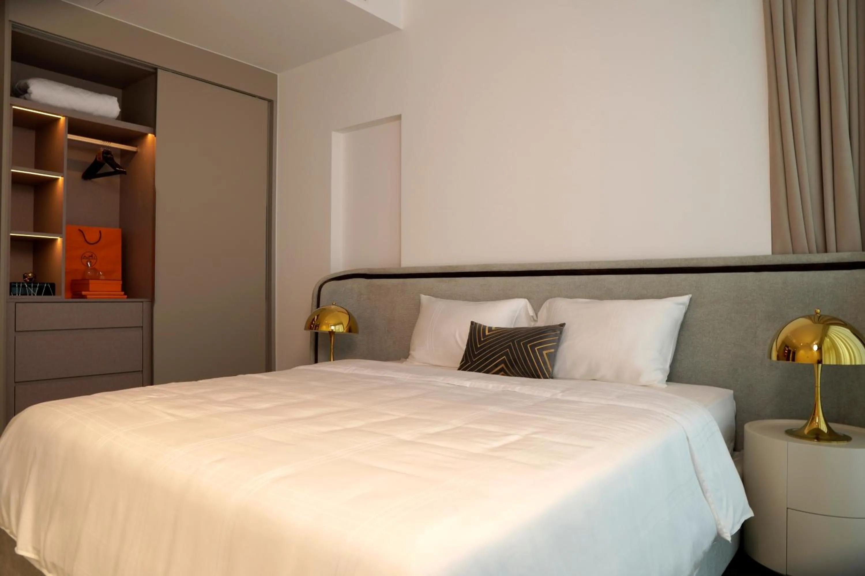 Bed in Lancaster Legacy Hotel & Apartments