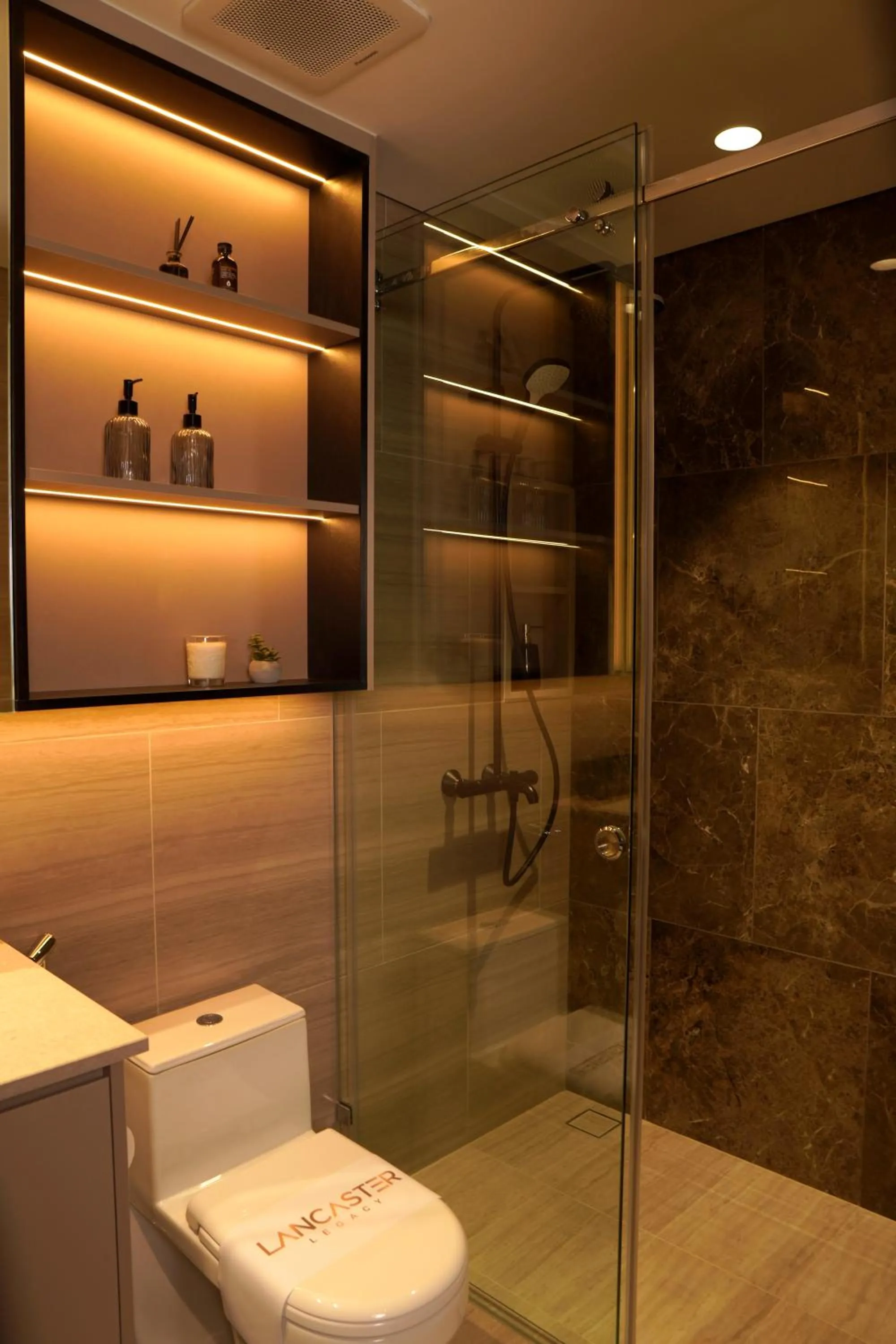 Shower in Lancaster Legacy Hotel & Apartments