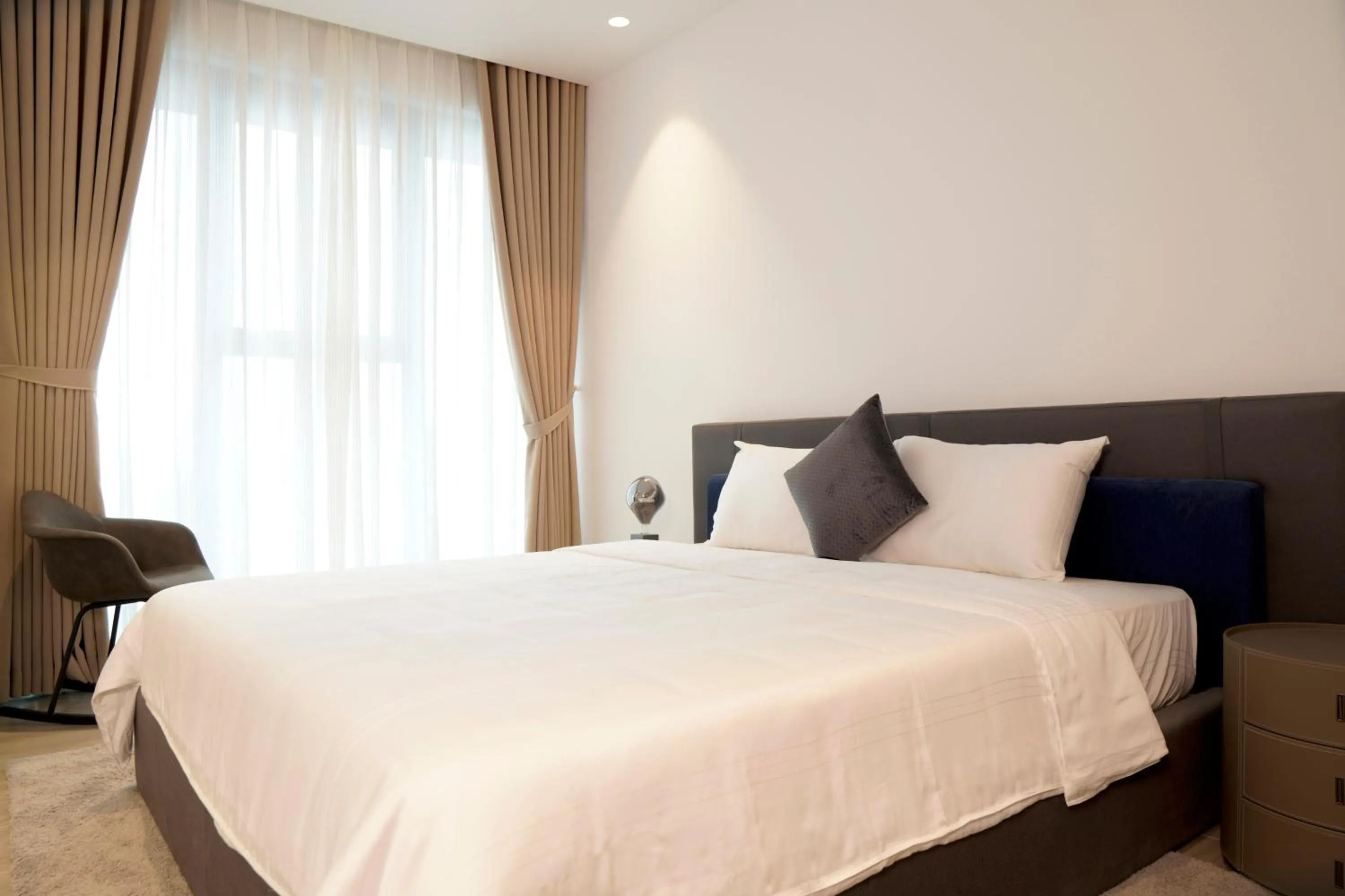 Bed in Lancaster Legacy Hotel & Apartments