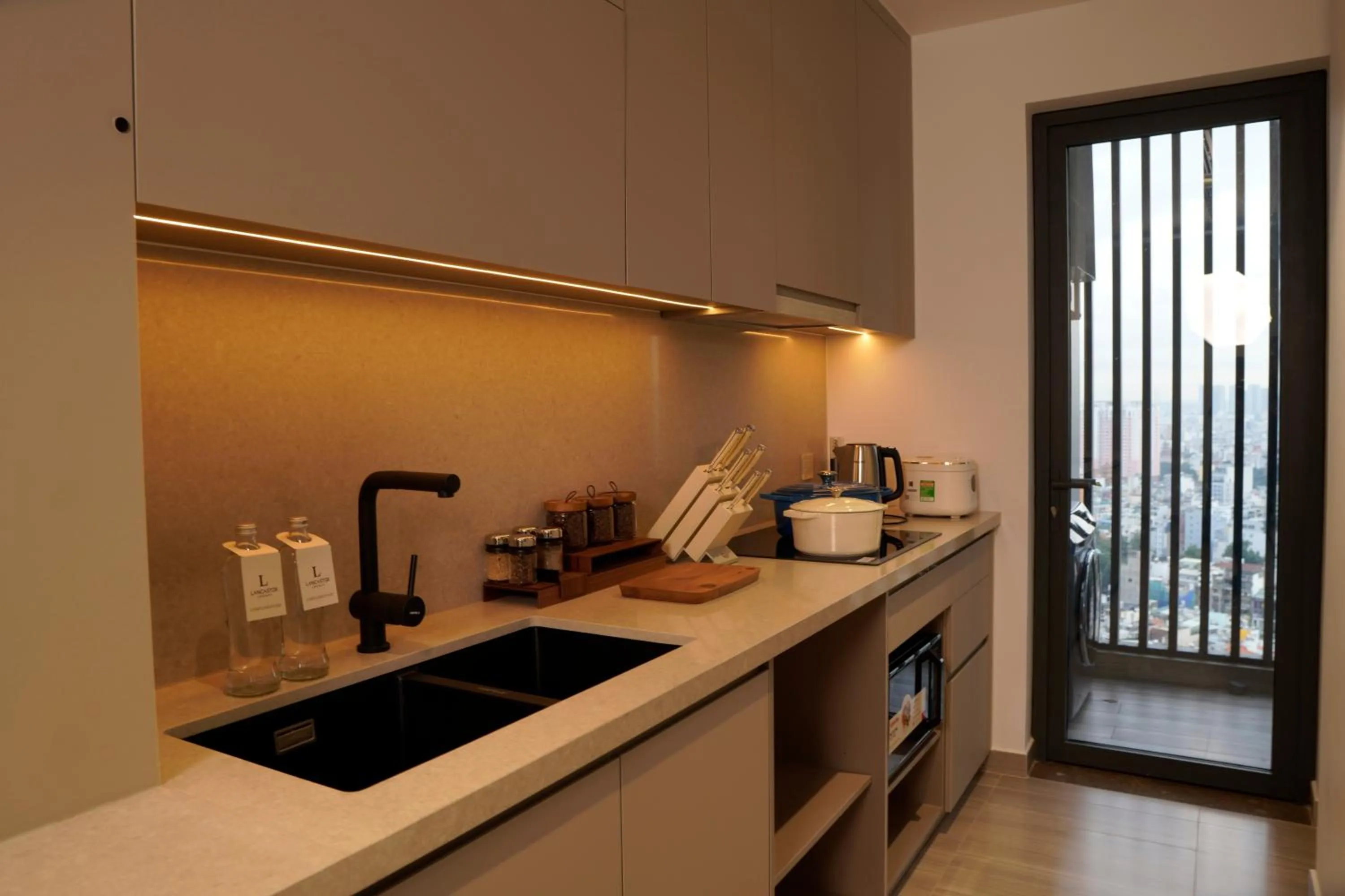 Kitchen or kitchenette in Lancaster Legacy Hotel & Apartments