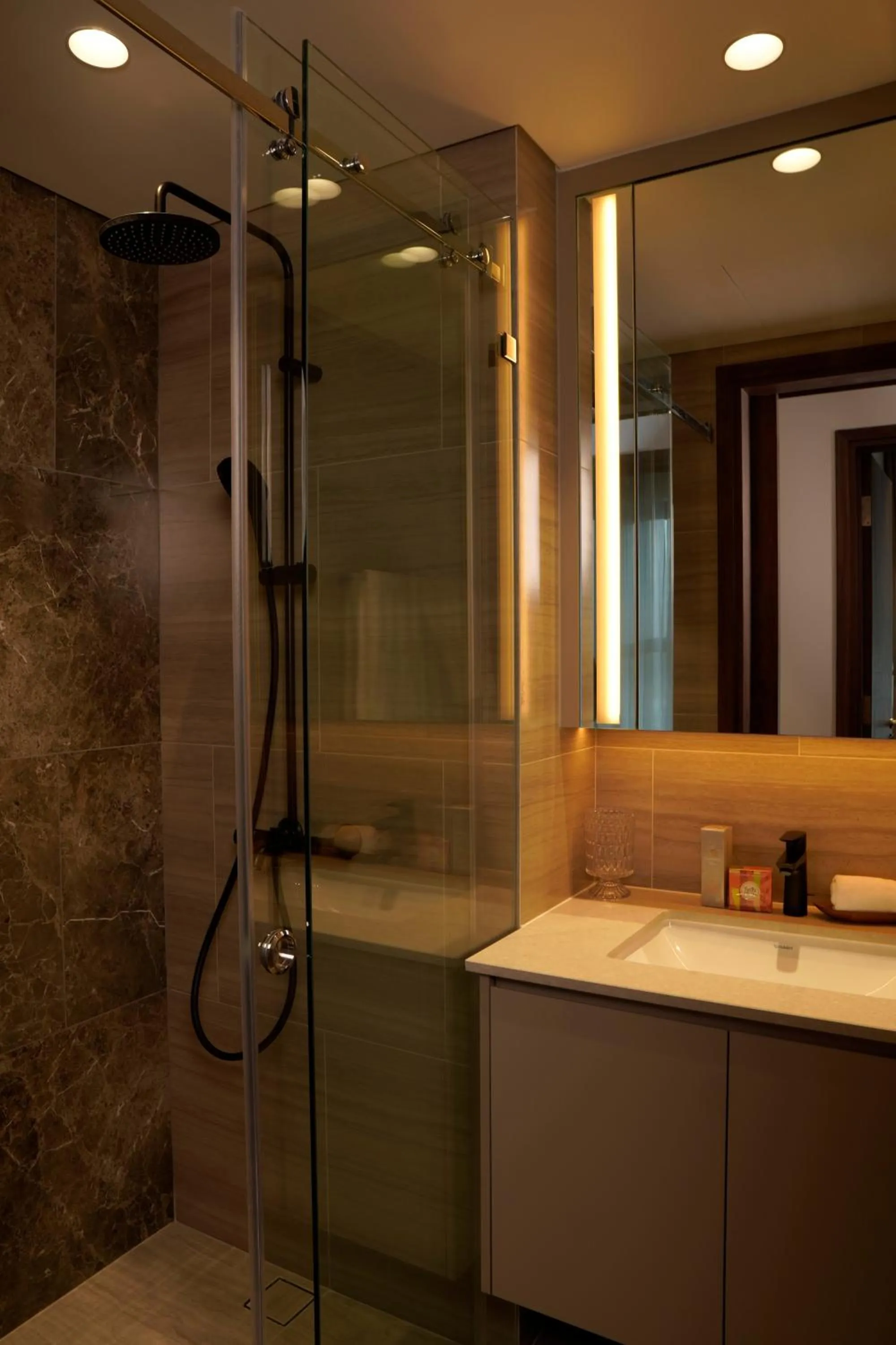 Shower in Lancaster Legacy Hotel & Apartments