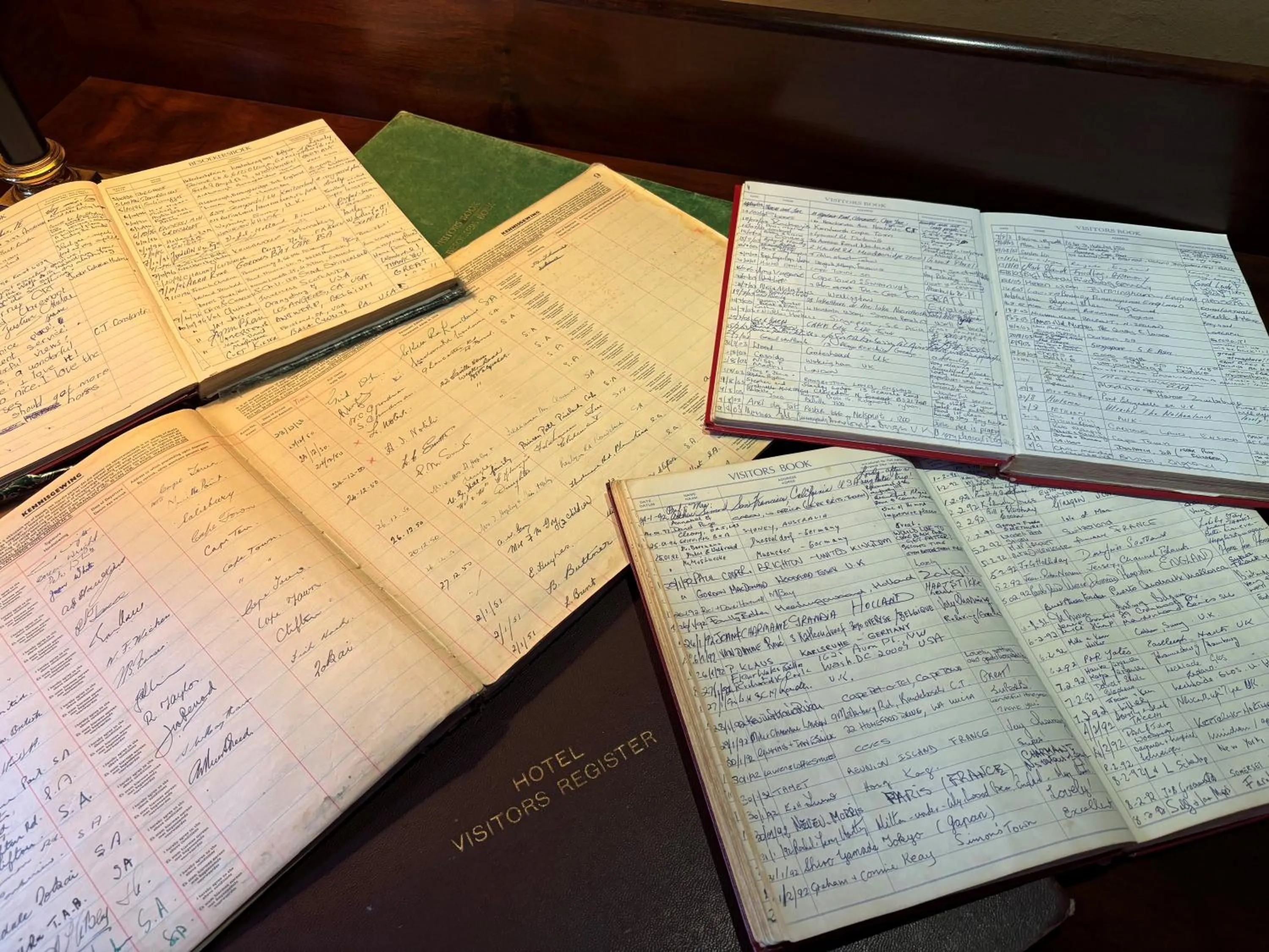 Lounge or bar in Eight Bells Mountain Inn