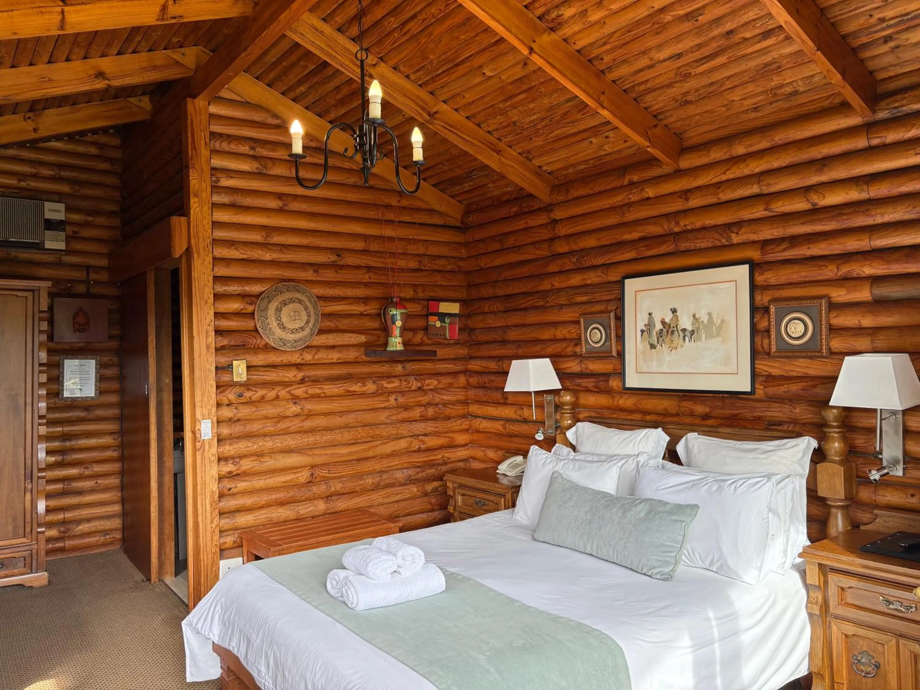 Bed in Eight Bells Mountain Inn