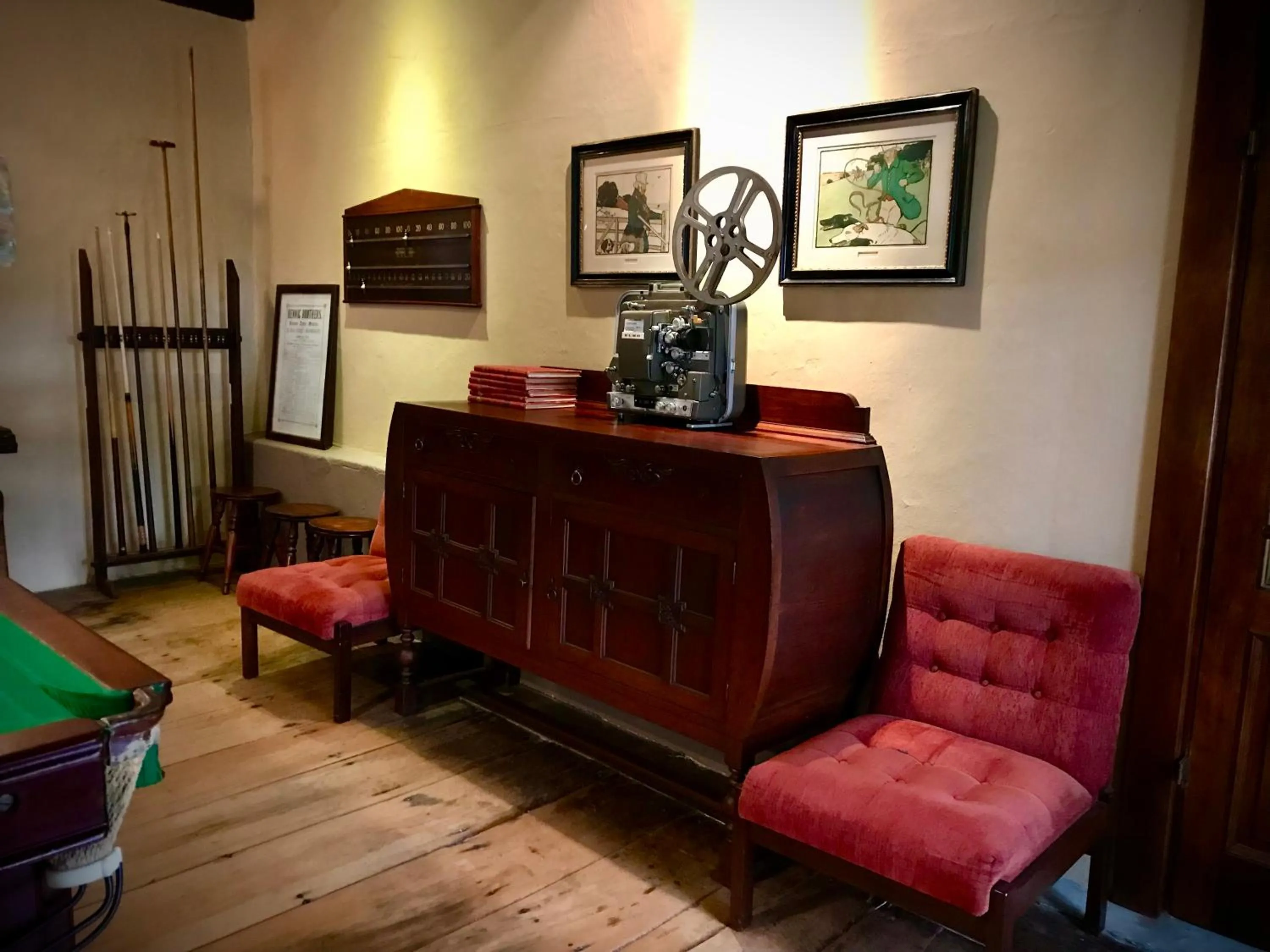 Billiard in Eight Bells Mountain Inn