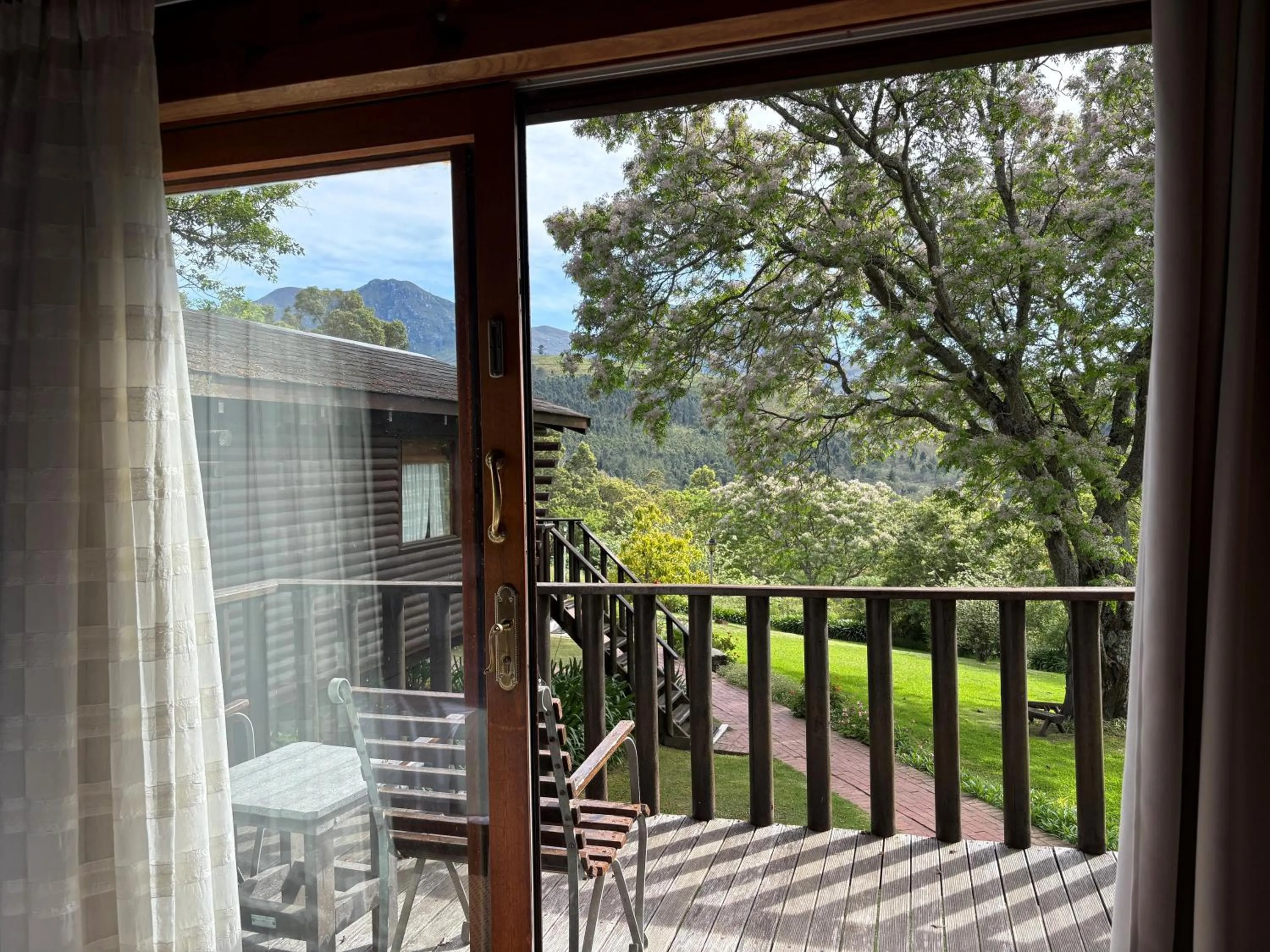 Patio in Eight Bells Mountain Inn
