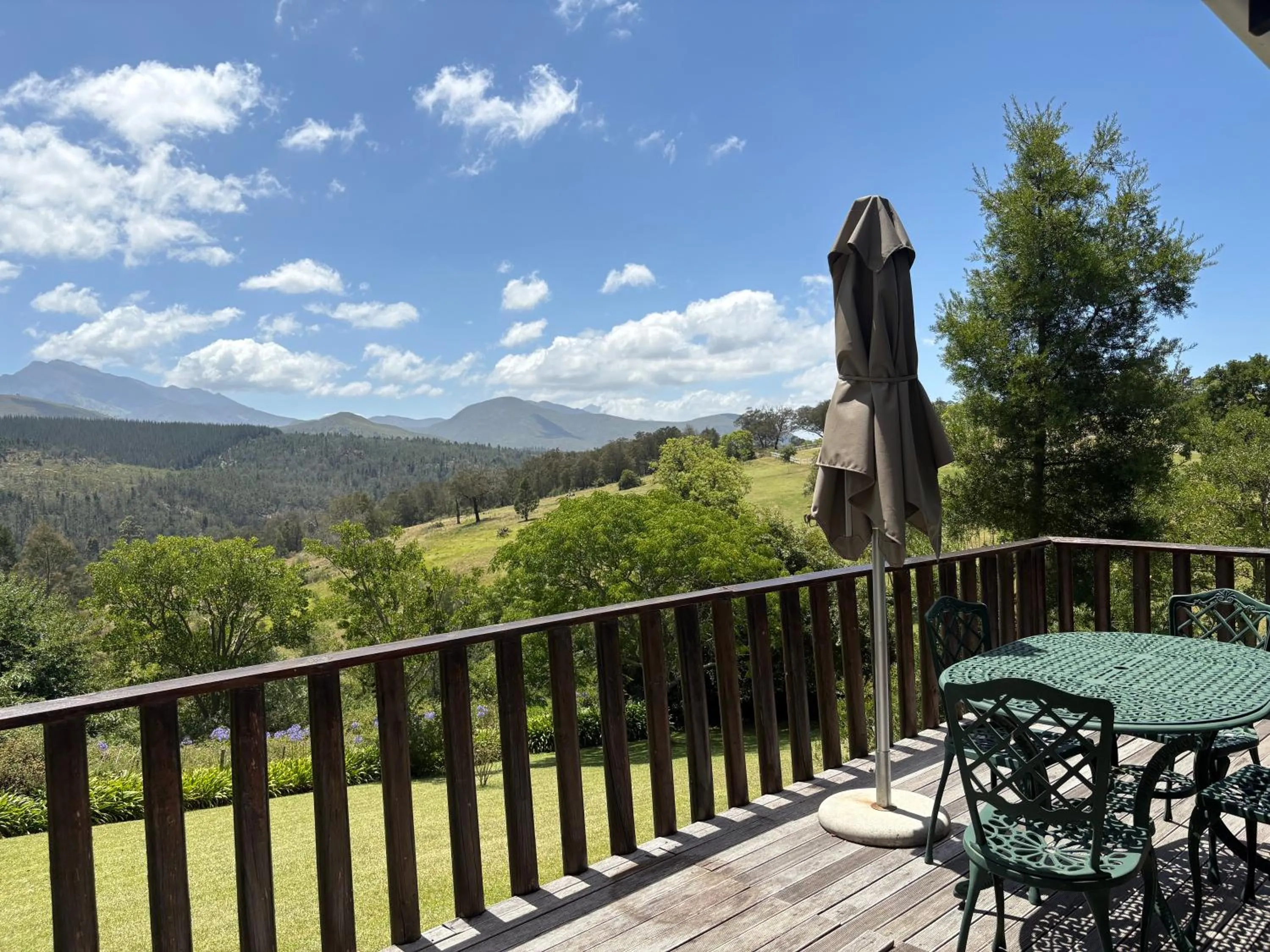 Patio in Eight Bells Mountain Inn