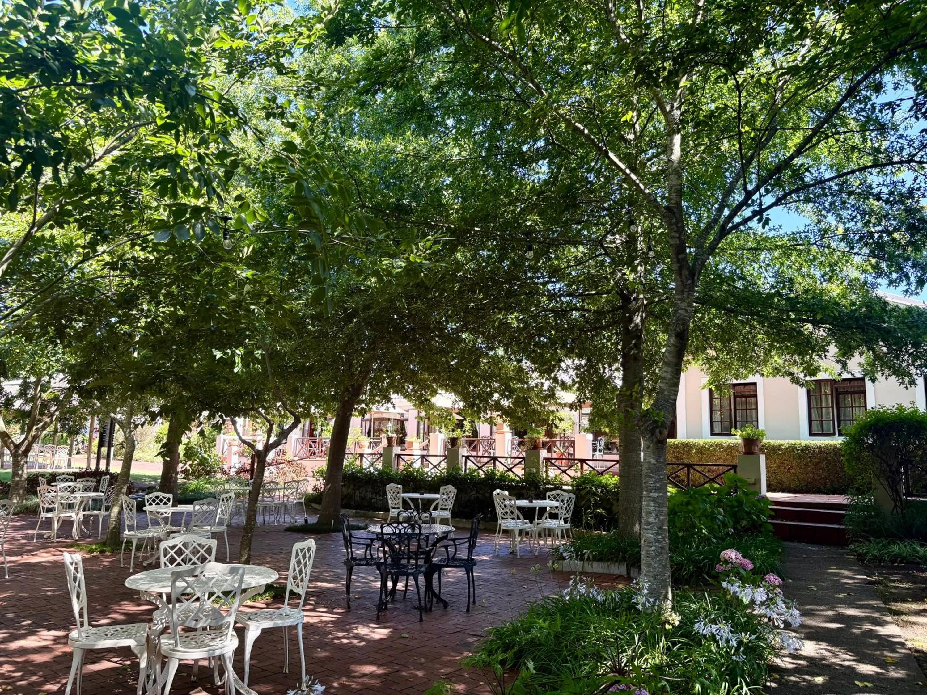 Restaurant/places to eat in Eight Bells Mountain Inn