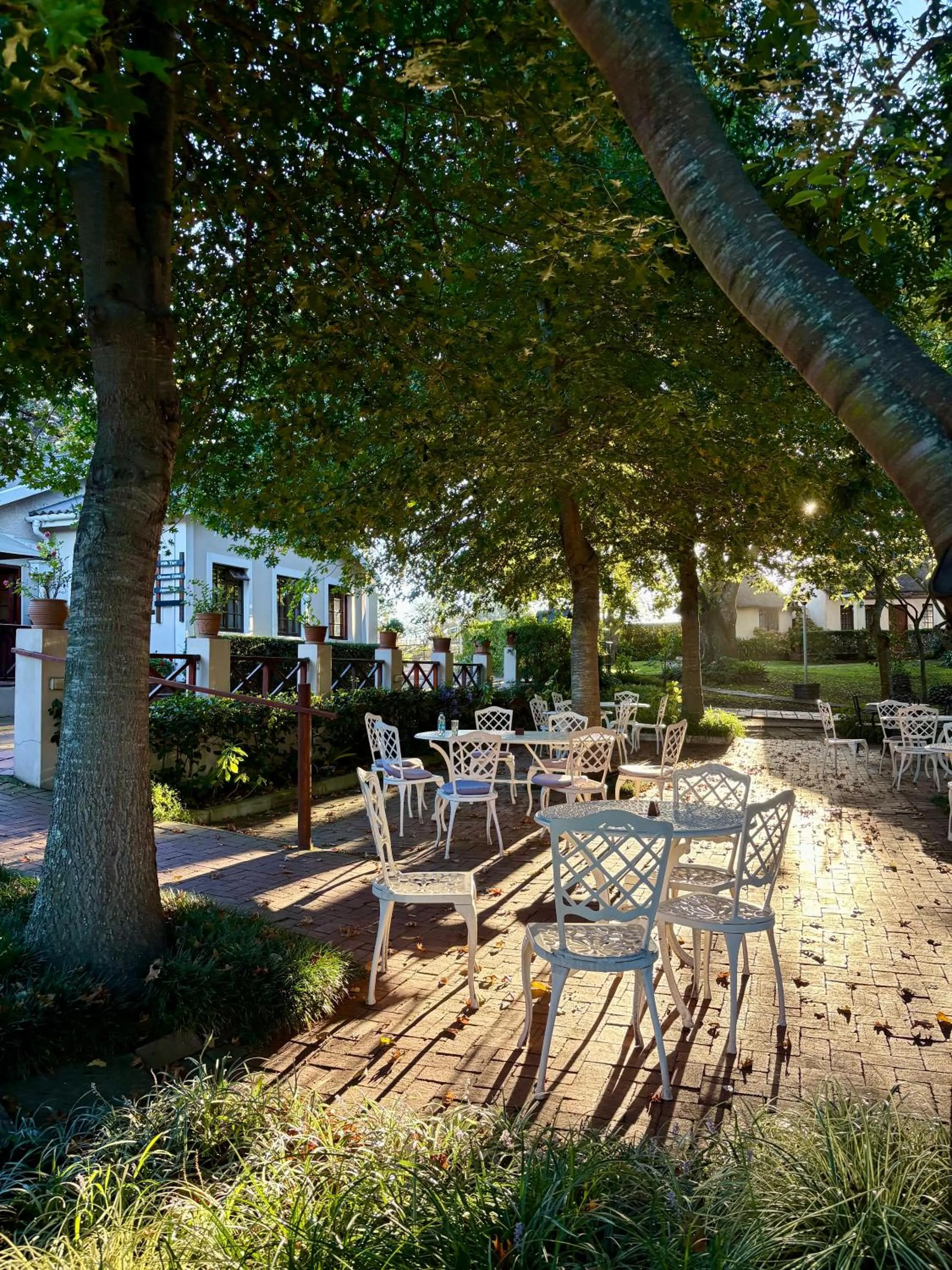 Restaurant/places to eat in Eight Bells Mountain Inn