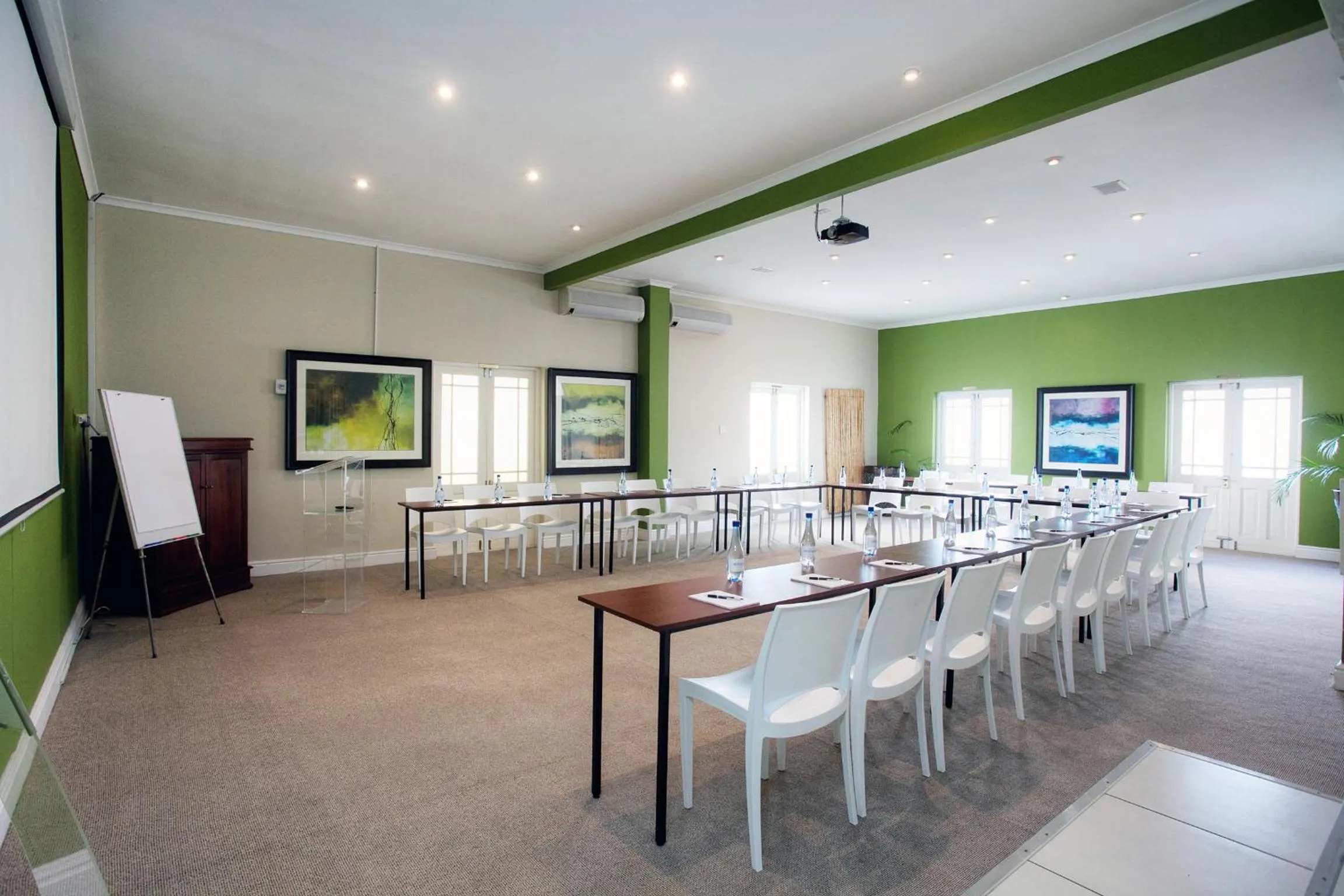 Business facilities in 39 on Church