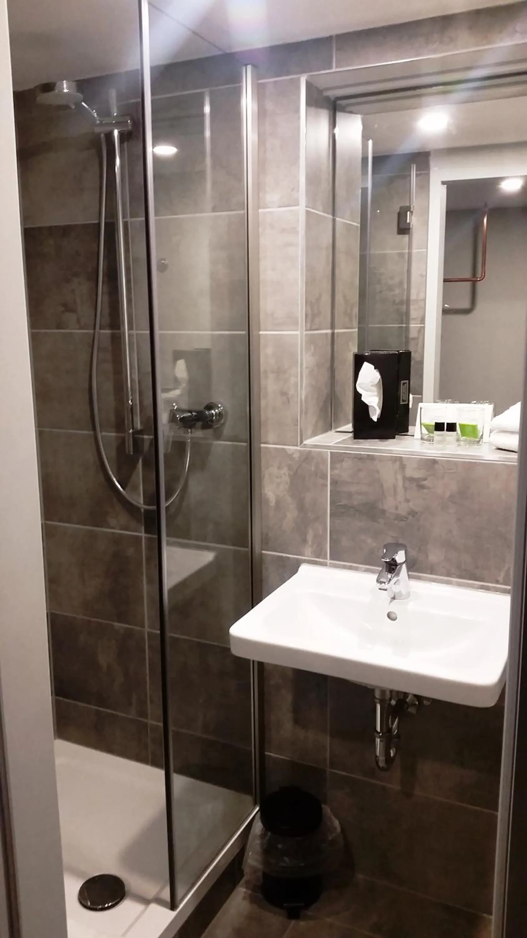 Shower in ARRIVEL Hotel Kirchheim - bisher Novitel
