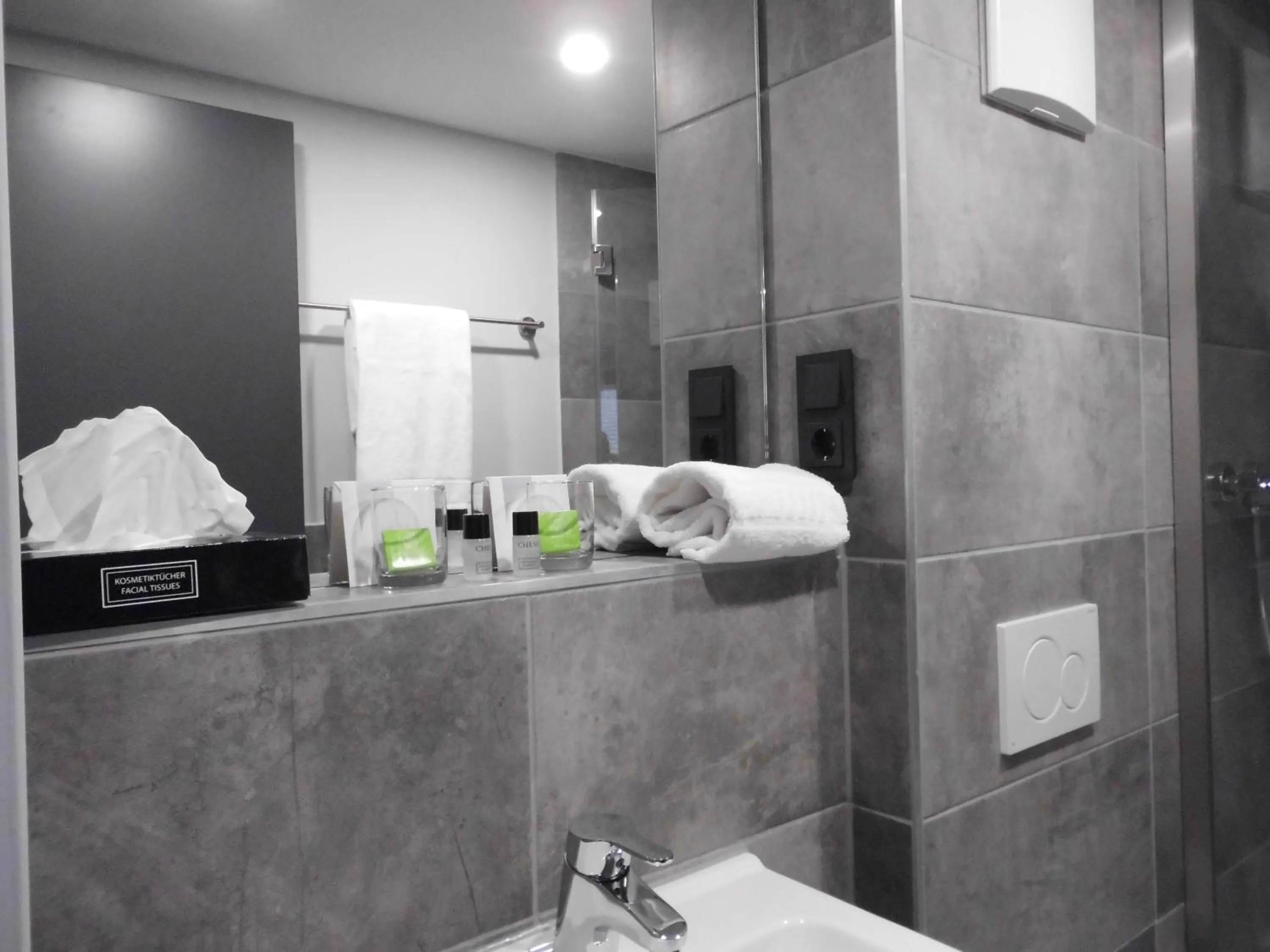 Bathroom in ARRIVEL Hotel Kirchheim - bisher Novitel