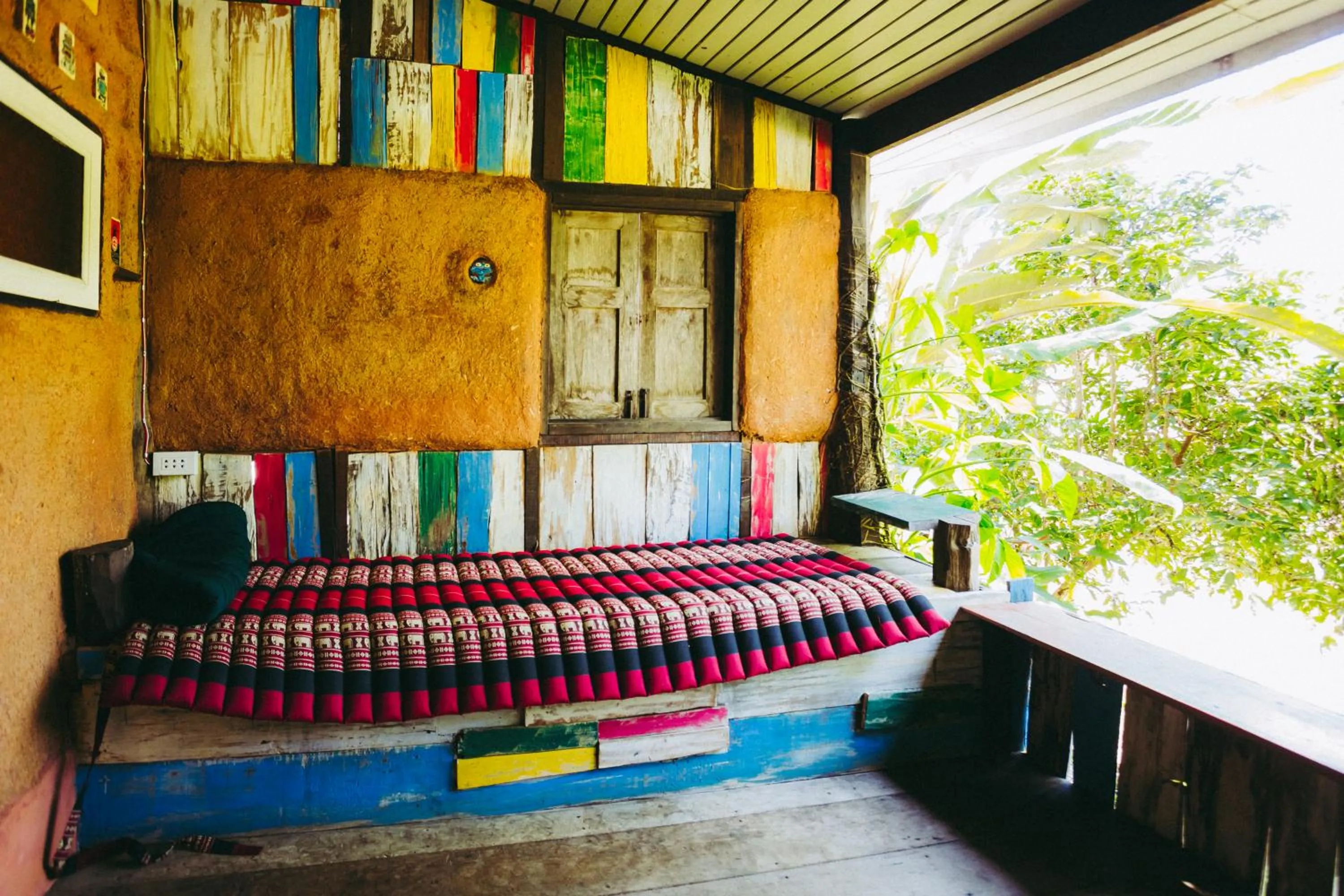 Bed in Sawasdeepai River Resort