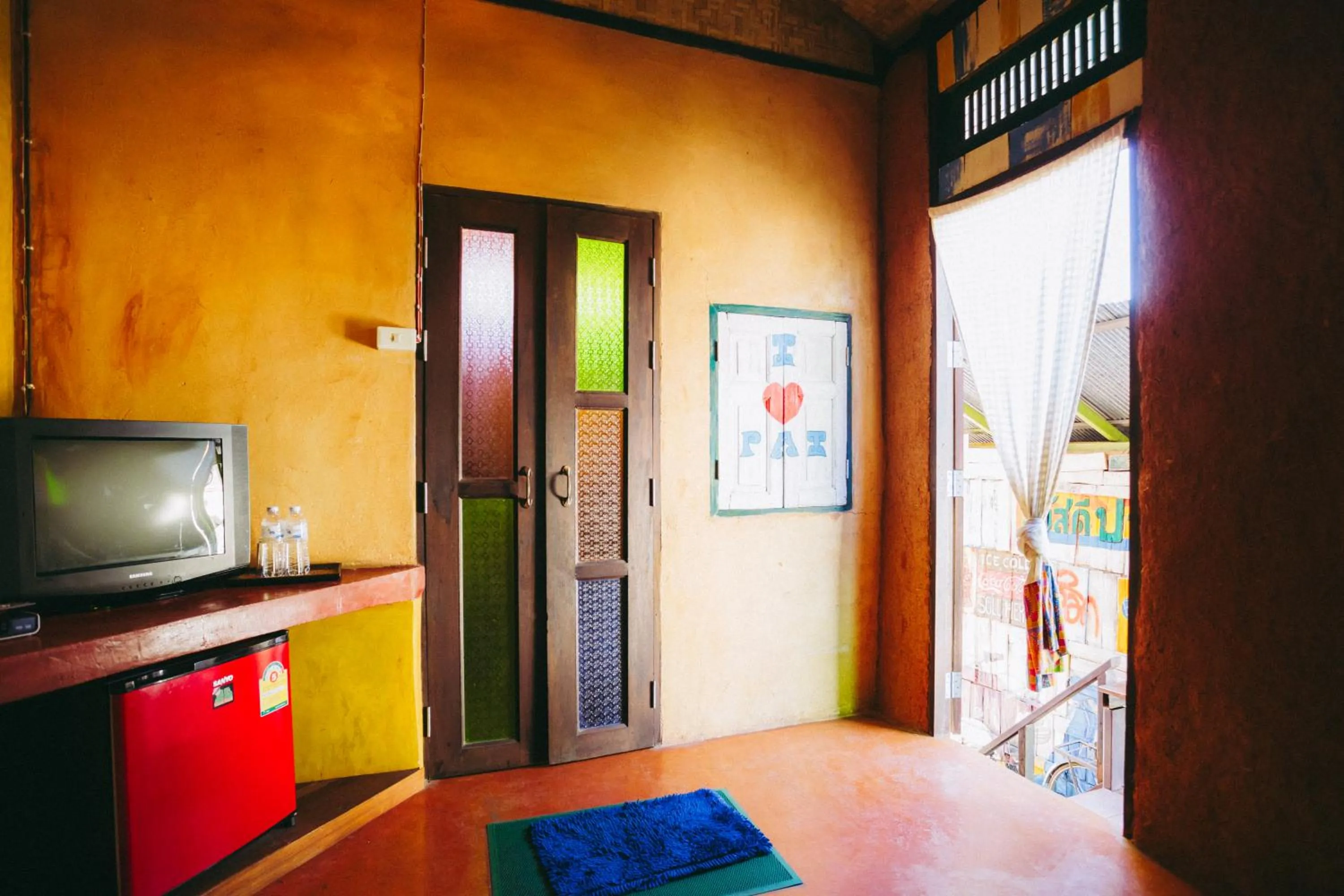 Bed in Sawasdeepai River Resort