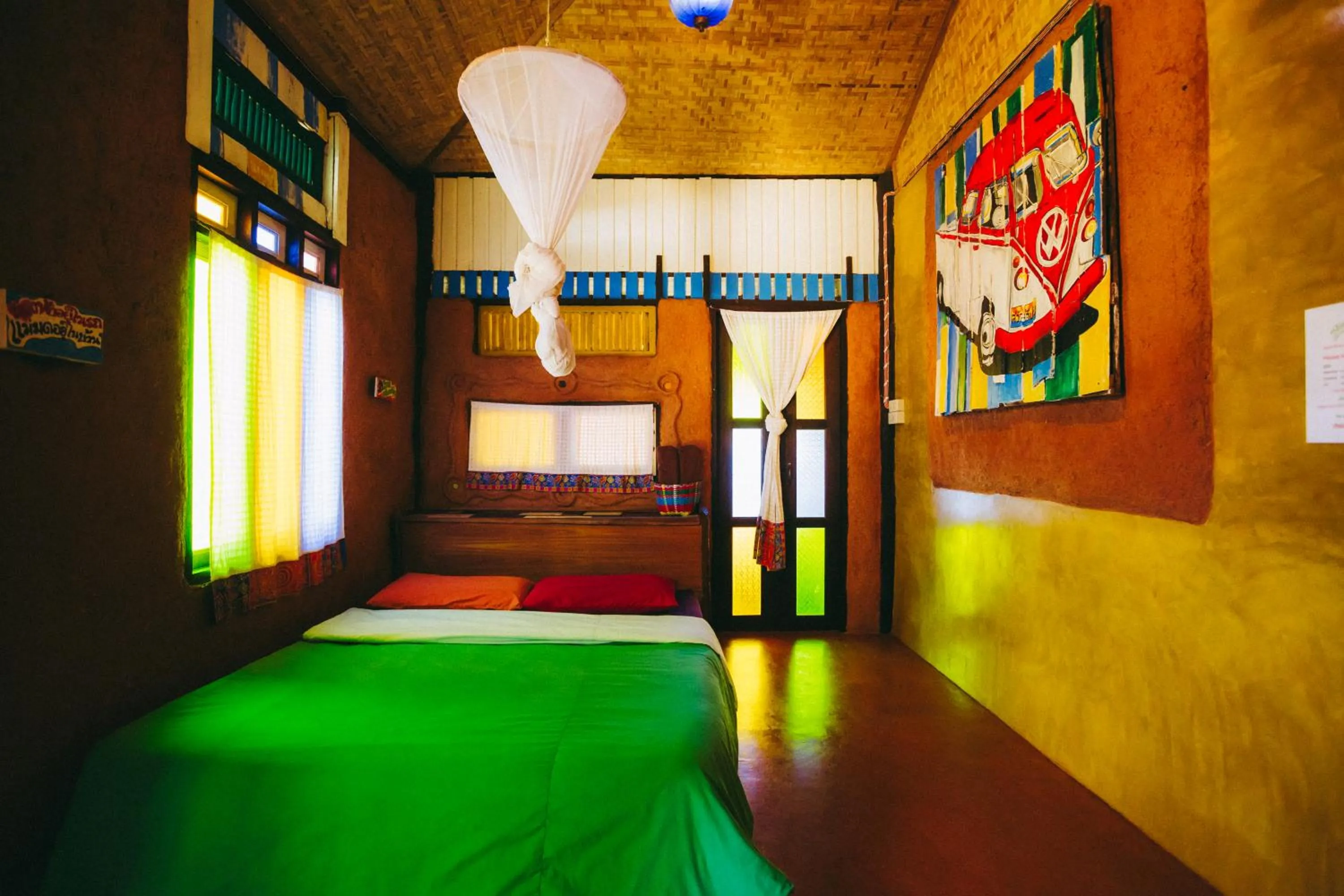 Bed in Sawasdeepai River Resort