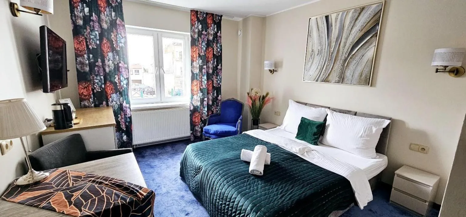 Bed in Rynek 14 - Pokoje hotelowe - Cafe&Restaurant - Parking - OrangeTV