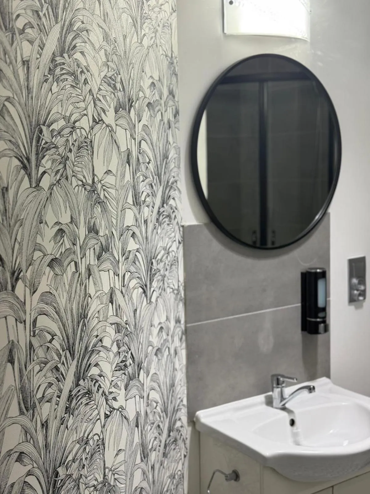 Rynek 14 - Pokoje hotelowe - Cafe&Restaurant - Parking - OrangeTV