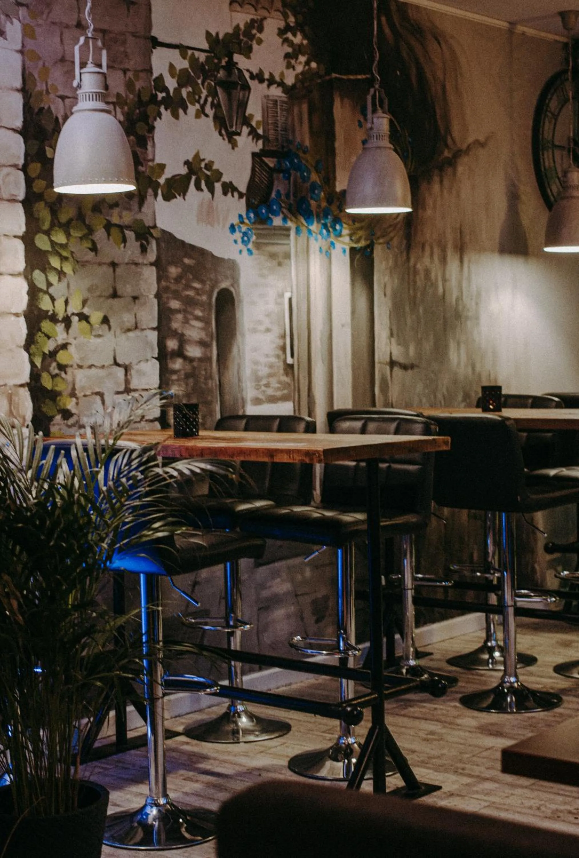 Rynek 14 - Pokoje hotelowe - Cafe&Restaurant - Parking - OrangeTV