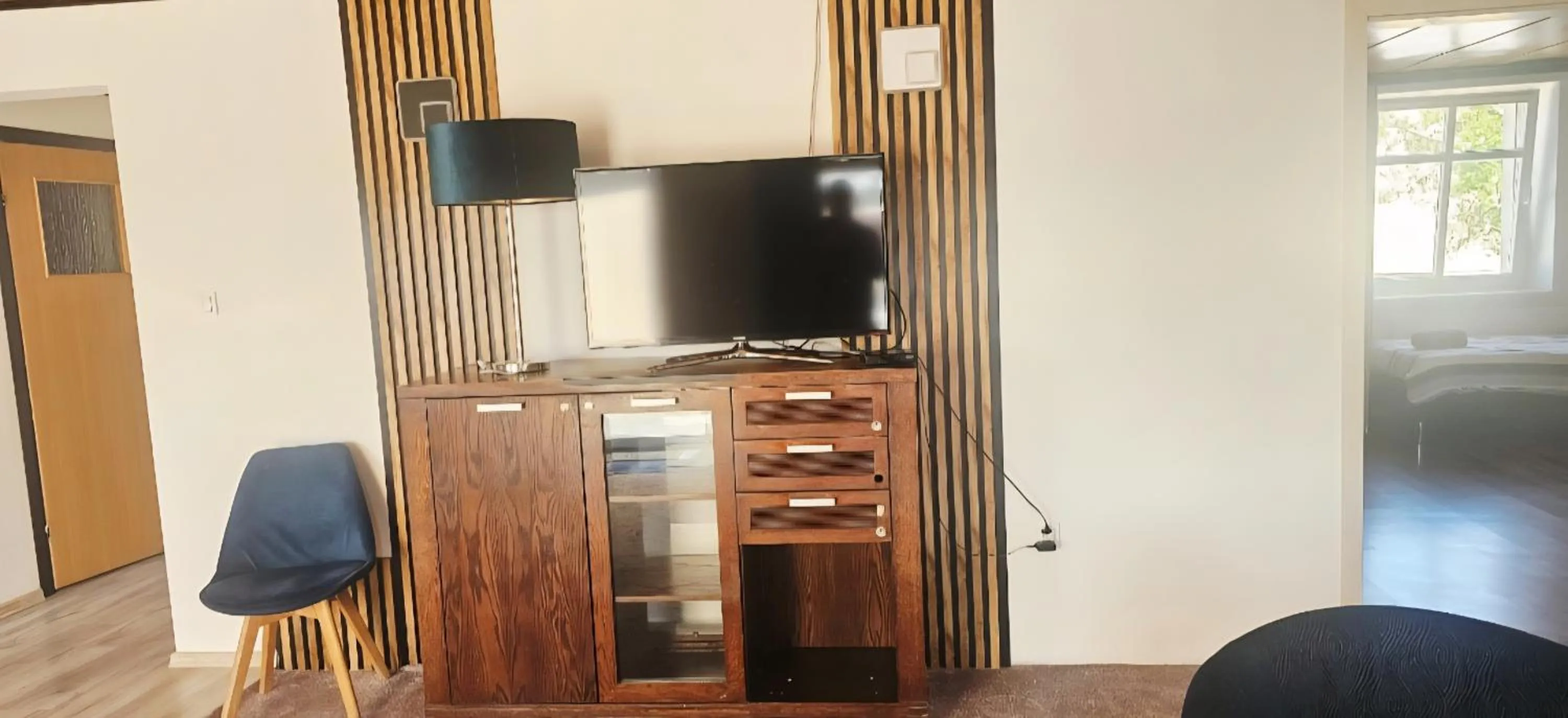 Rynek 14 - Pokoje hotelowe - Cafe&Restaurant - Parking - OrangeTV