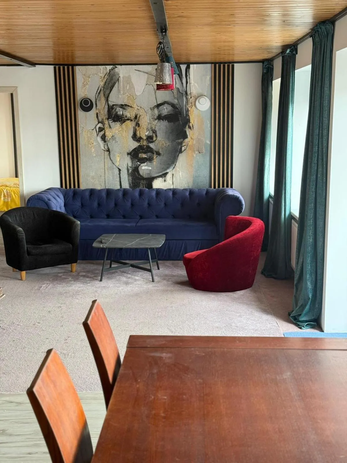 Rynek 14 - Pokoje hotelowe - Cafe&Restaurant - Parking - OrangeTV